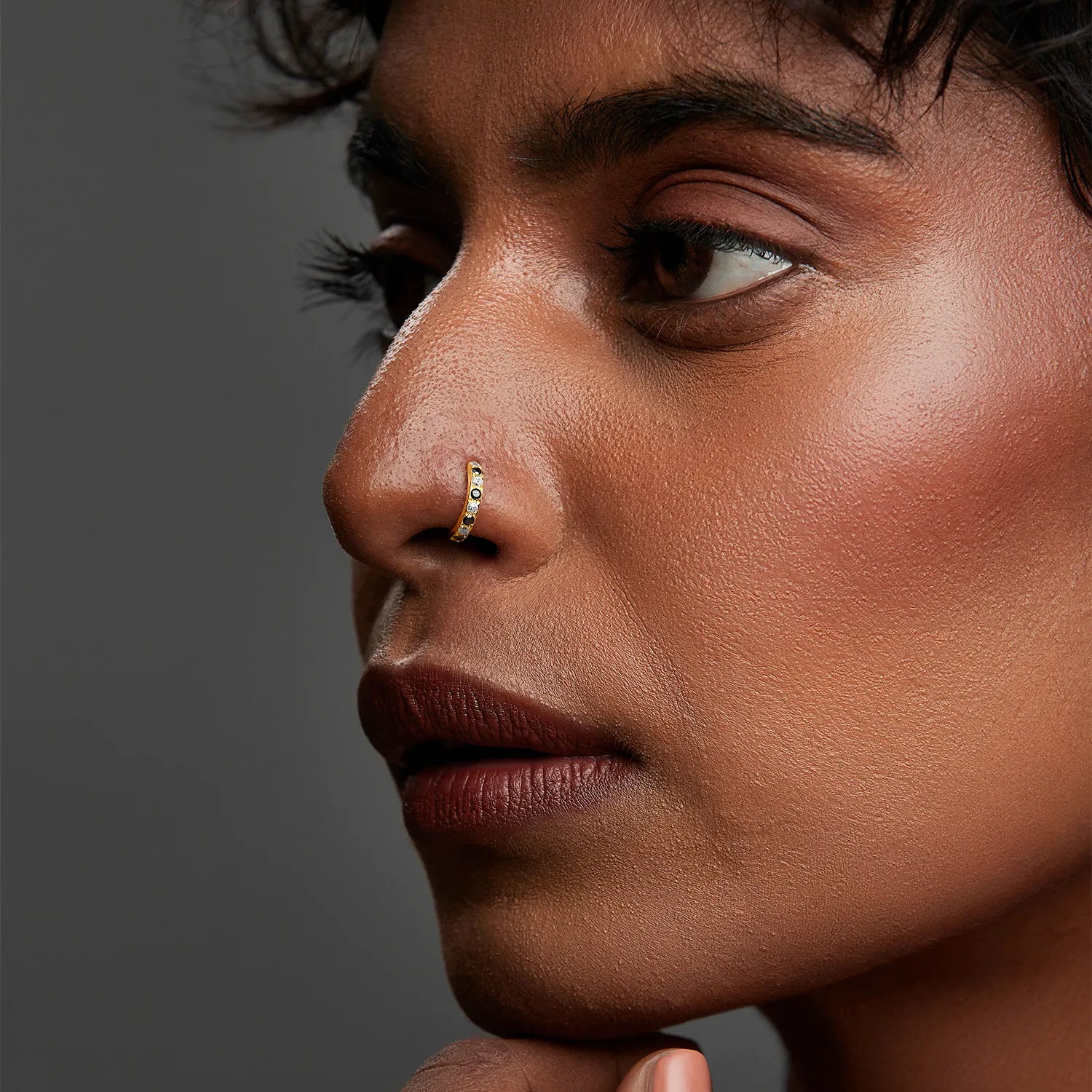 read and white cubic zirconia American diamond stone with 18 karats bis hallmarked gold nose ring for women