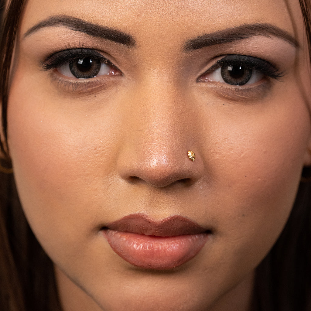 Lightweight Plain Gold Nose Pin - RD30900D