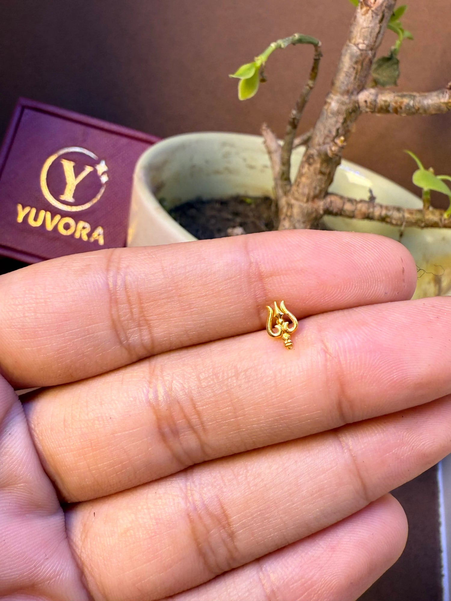 Trishul Divine Gold Nose Pin – Simple 18K Nose Pin Gold Design for Women