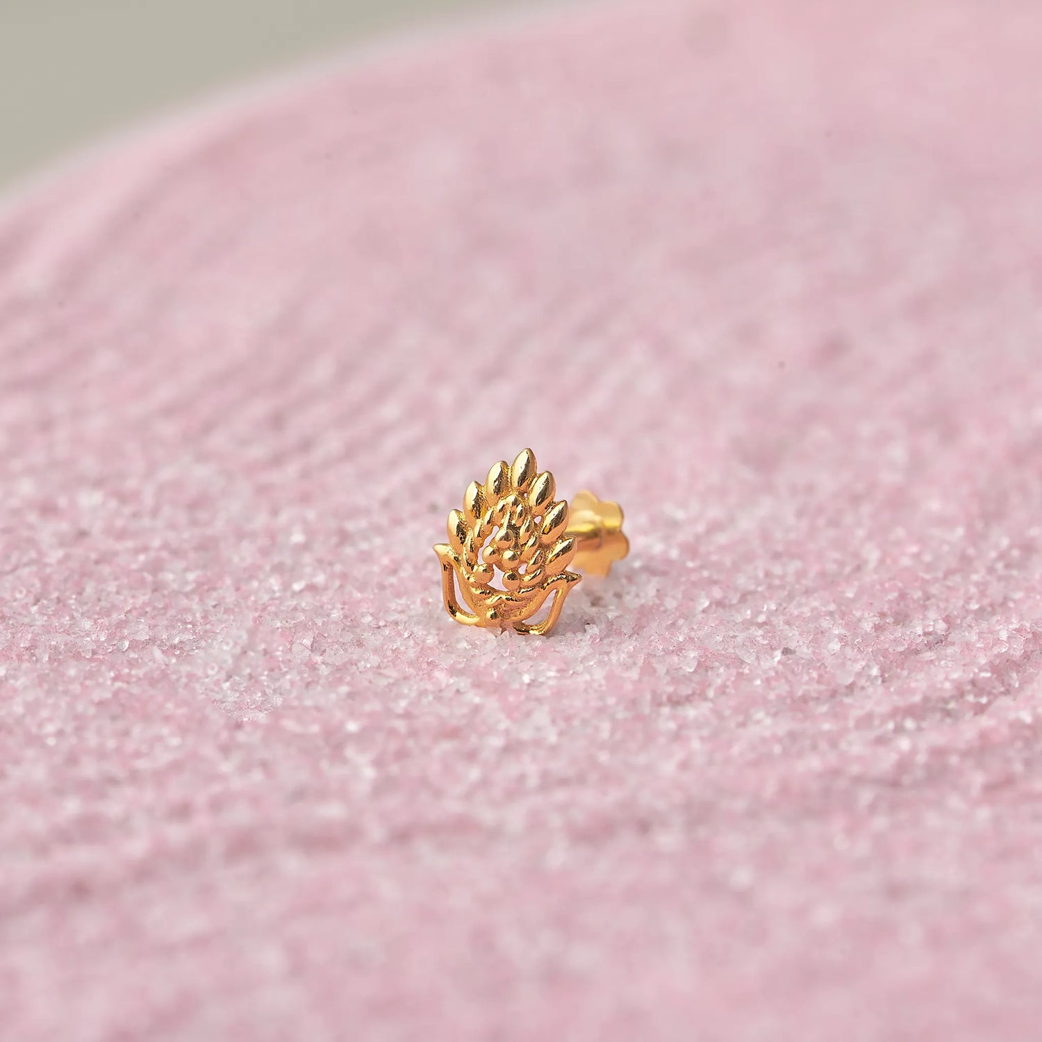 Peacock Plume 18K Peacock-Inspired Gold Nose Pin Design