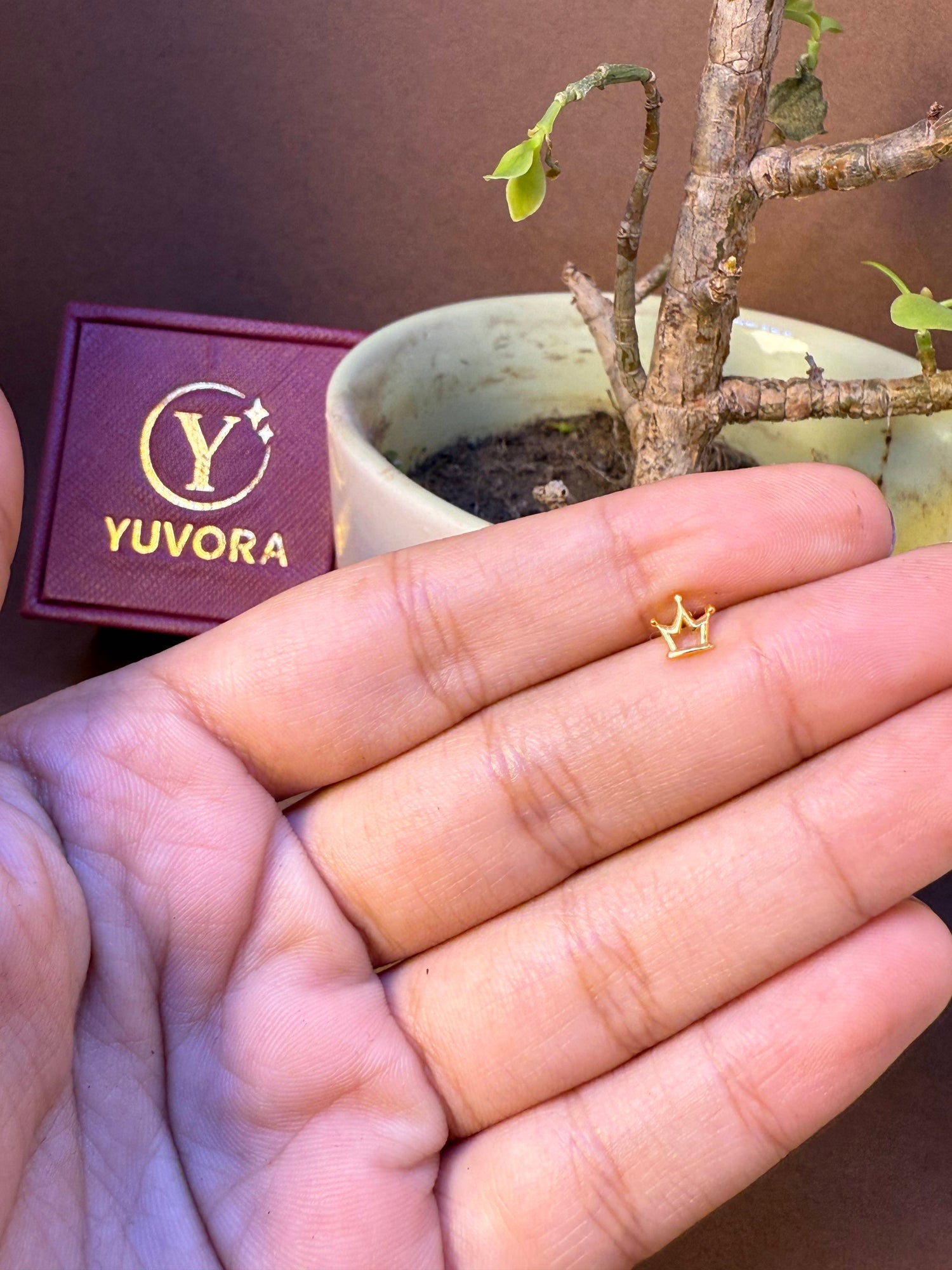 Regal Crown Gold Nose Pin – Simple 18K Nose Pin Gold Design for Women