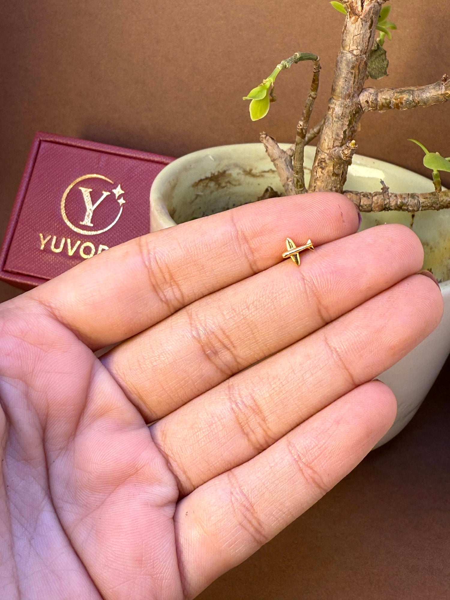 Aero Glide65 Gold Nose Pin – Simple 18K Nose Pin Gold Design for Women