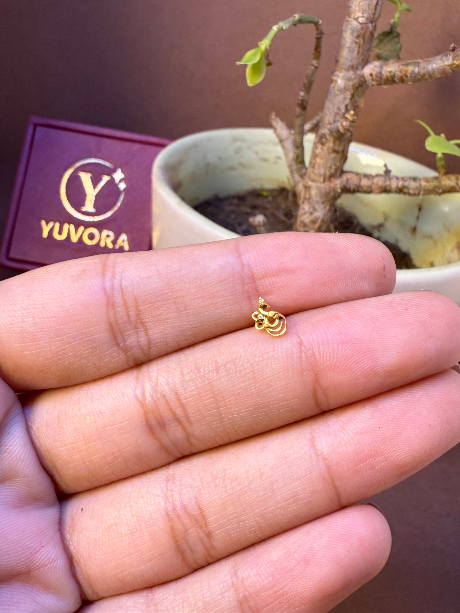 Peacock Swarn Gold Nose Pin – Simple 18K Nose Pin Gold Design for Women