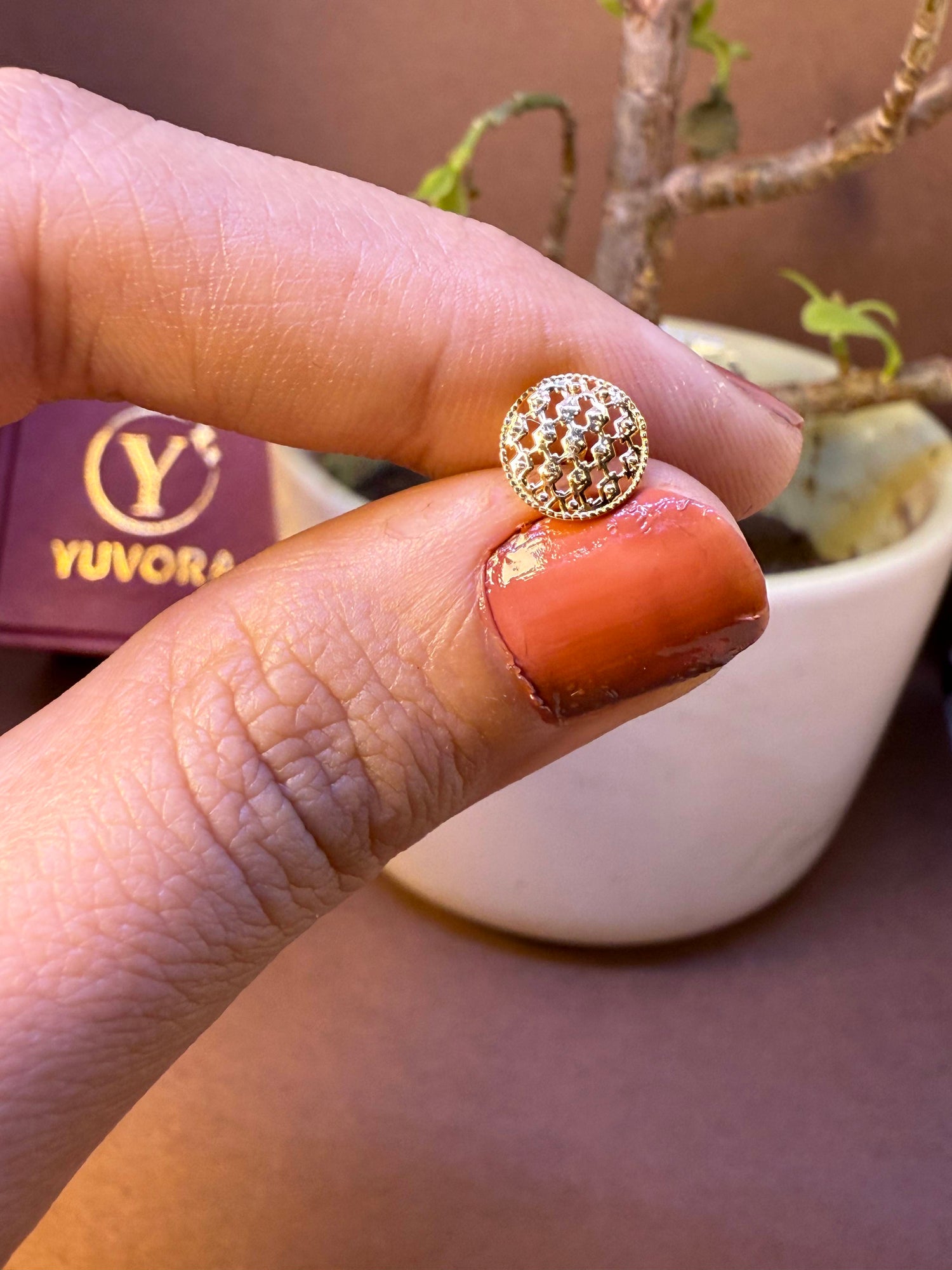 Regal Lattice Gold Nose Pin – Simple 18K Nose Pin Gold Design for Women