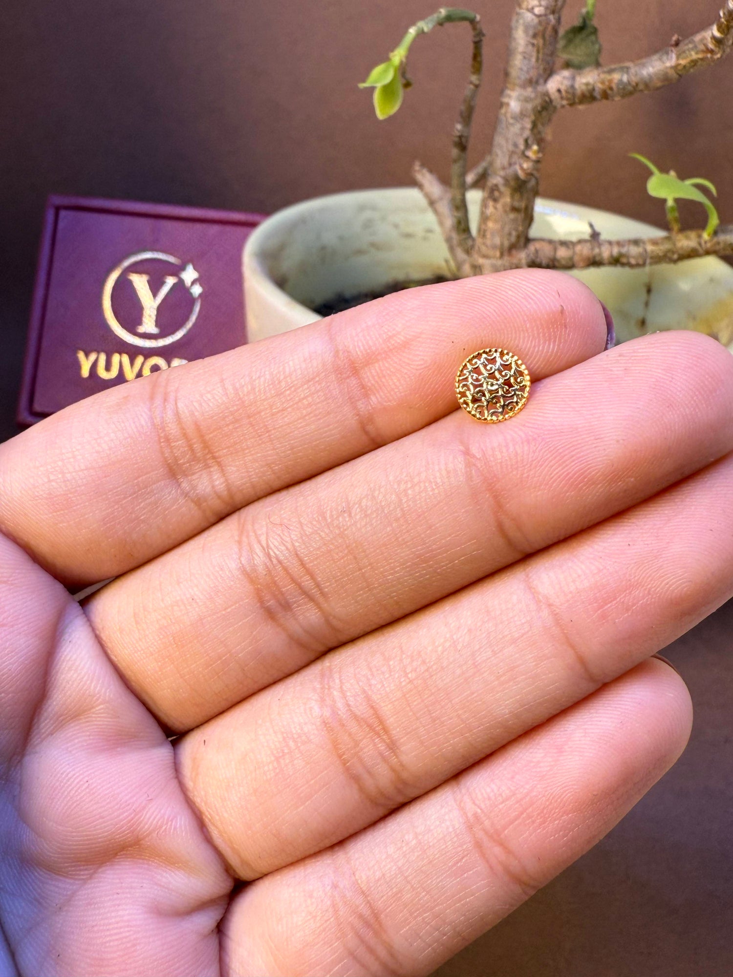 Ornate Filigree Gold Nose Pin – Simple 18K Nose Pin Gold Design for Women