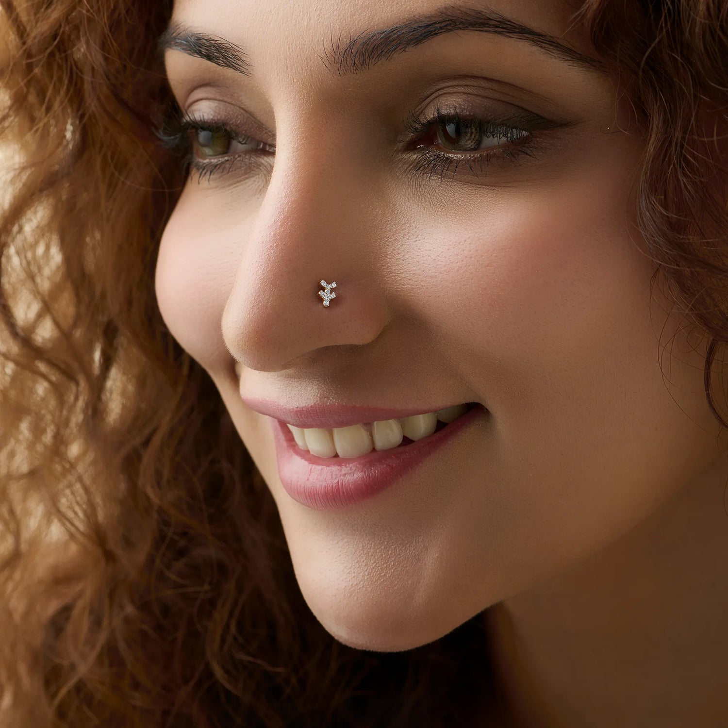 Comet Cluster Diamond And Gold Nose Pin For Women