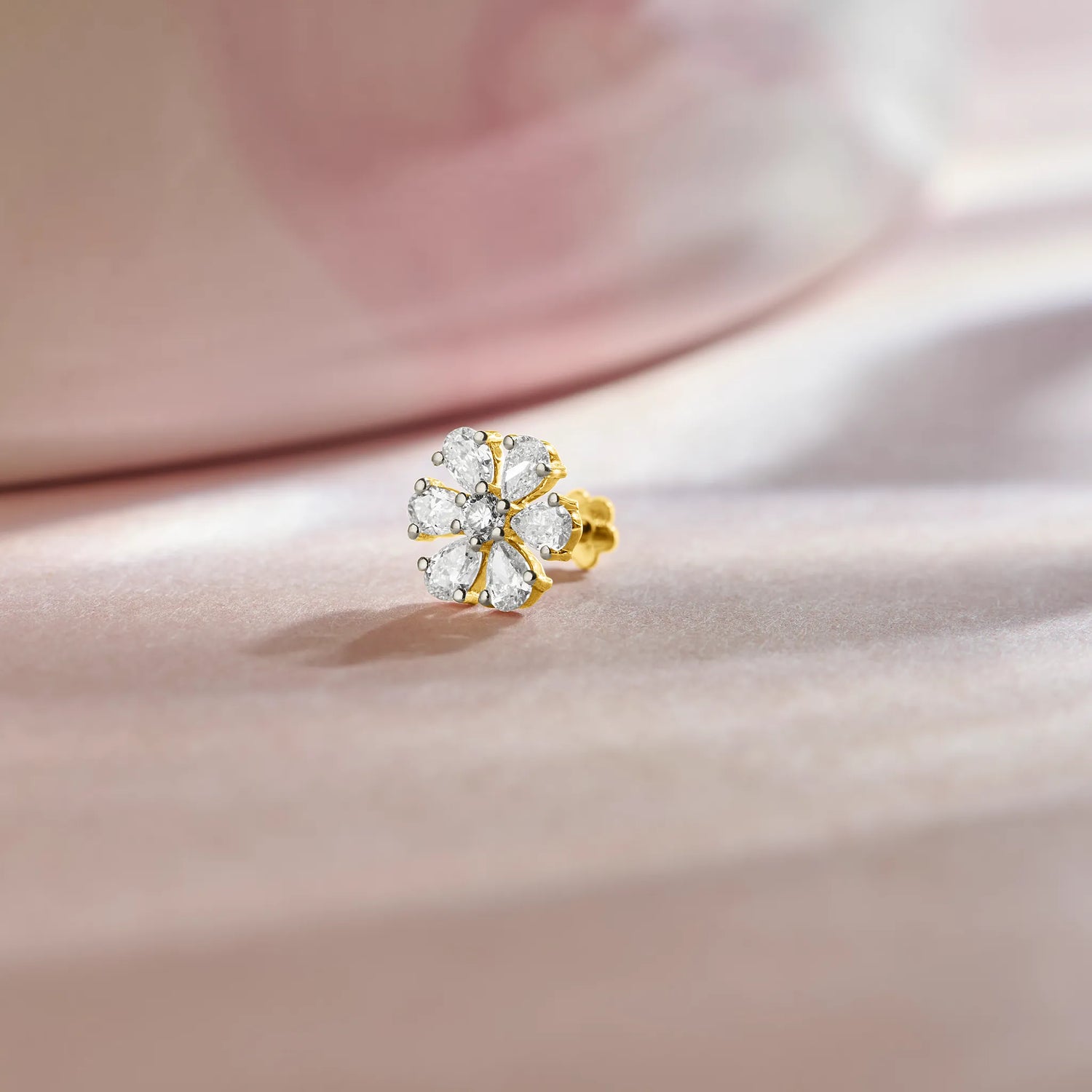 Pearl Blossom 6 Solitaires Flower Inspired Nose Pin Gold And Diamond