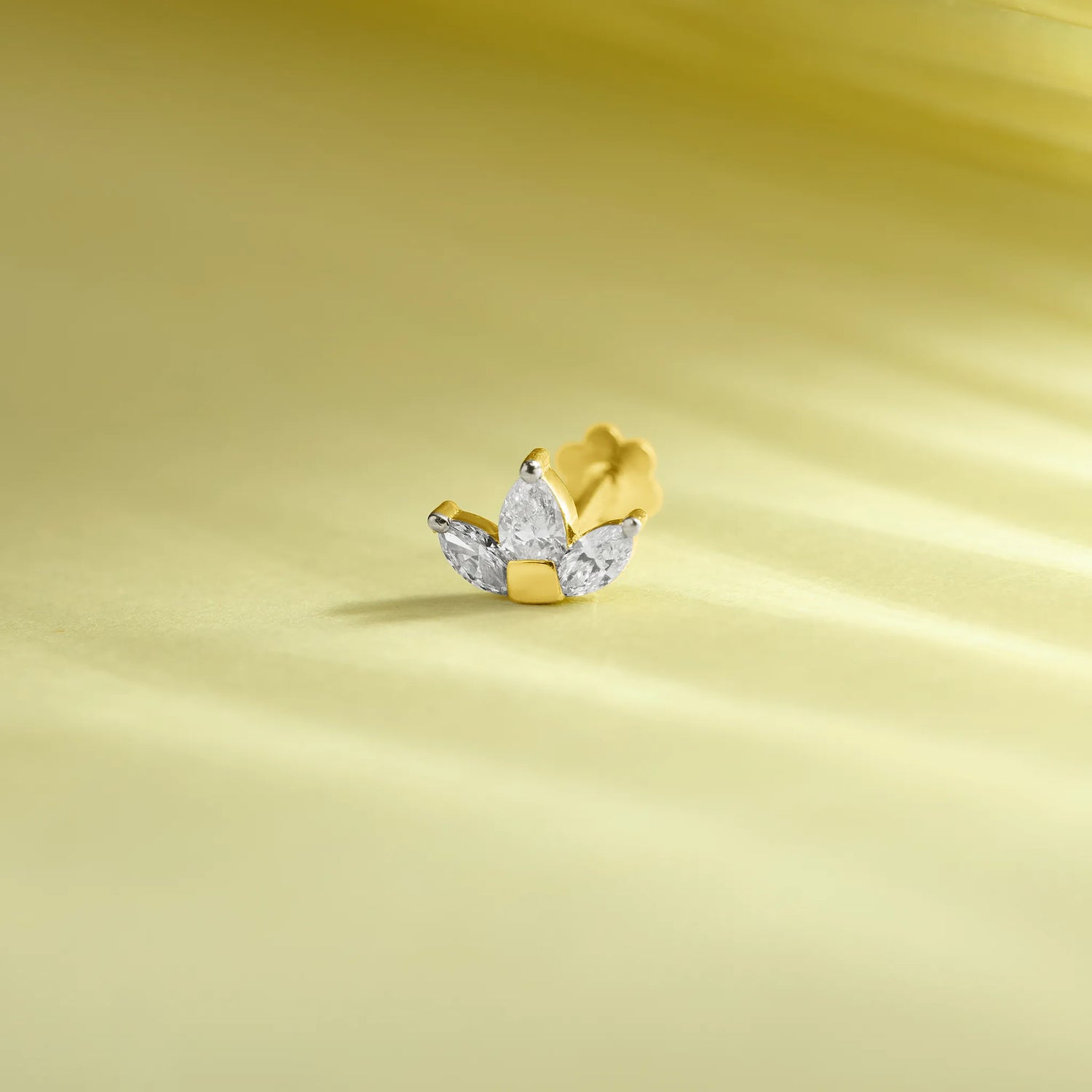 Crown Petal 3 Solitaire In Crown Shape Diamond Nose Pin Gold