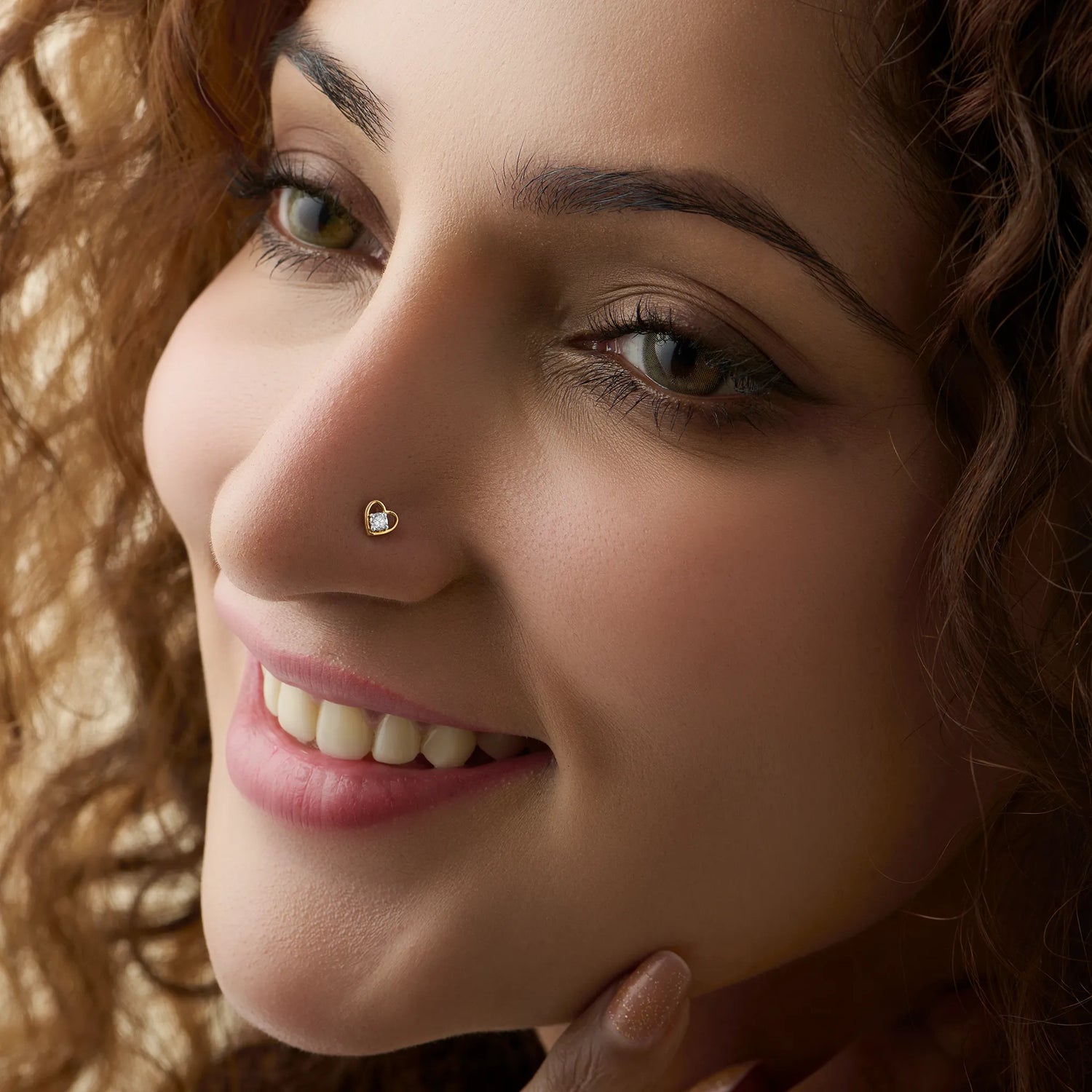Sweet Heart Single Solitaire Diamond And Gold Nose Pin For Women
