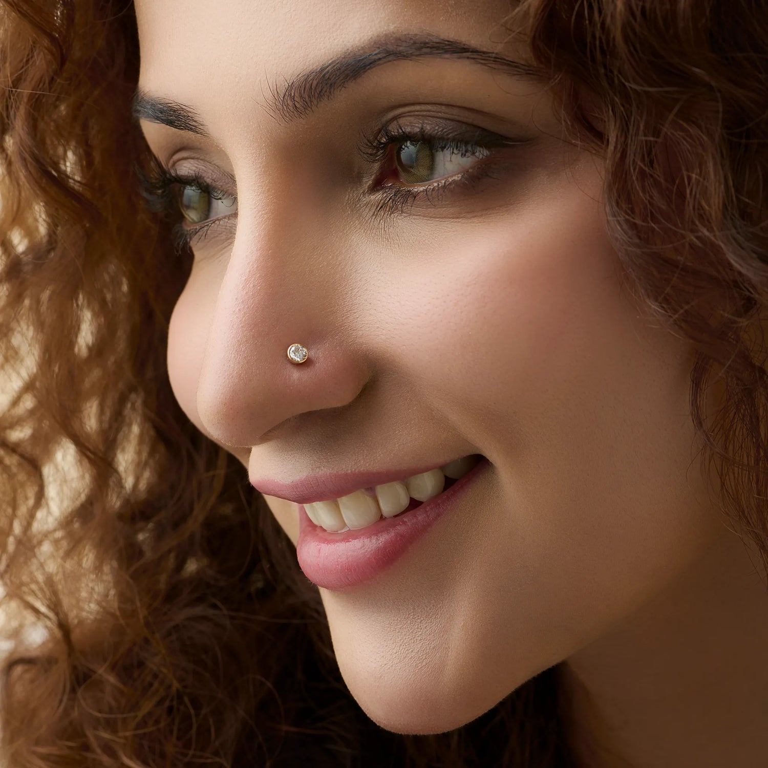 Majestic Solitaire Diamond And Gold Nose Pin For Women