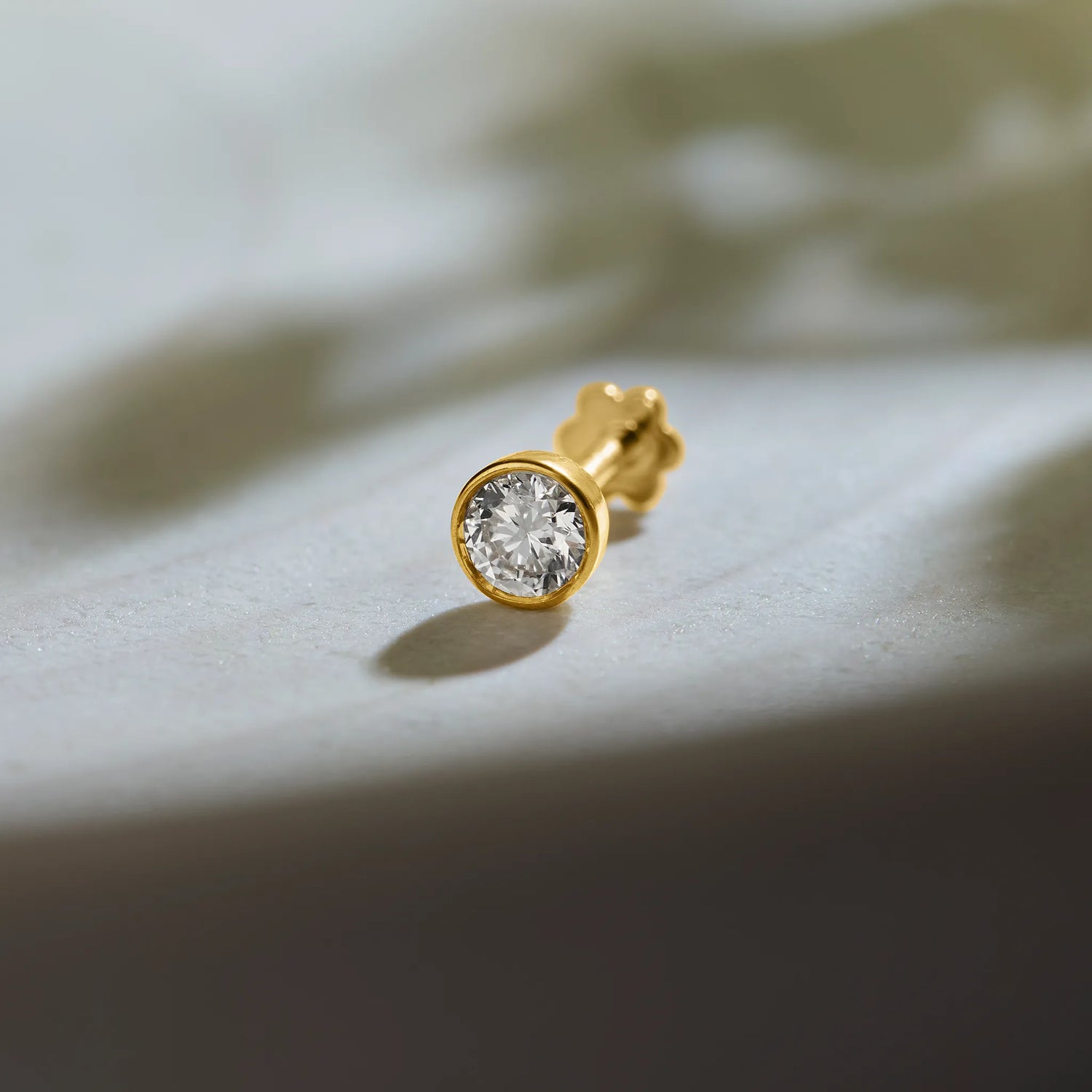 Majestic Solitaire Diamond And Gold Nose Pin For Women