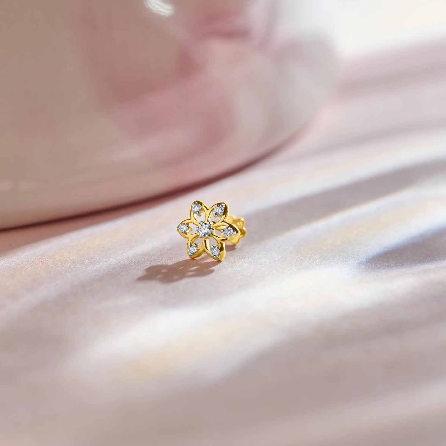 Gleam Flora Flower Inspired Gold Diamond Nose Pin For Women Online
