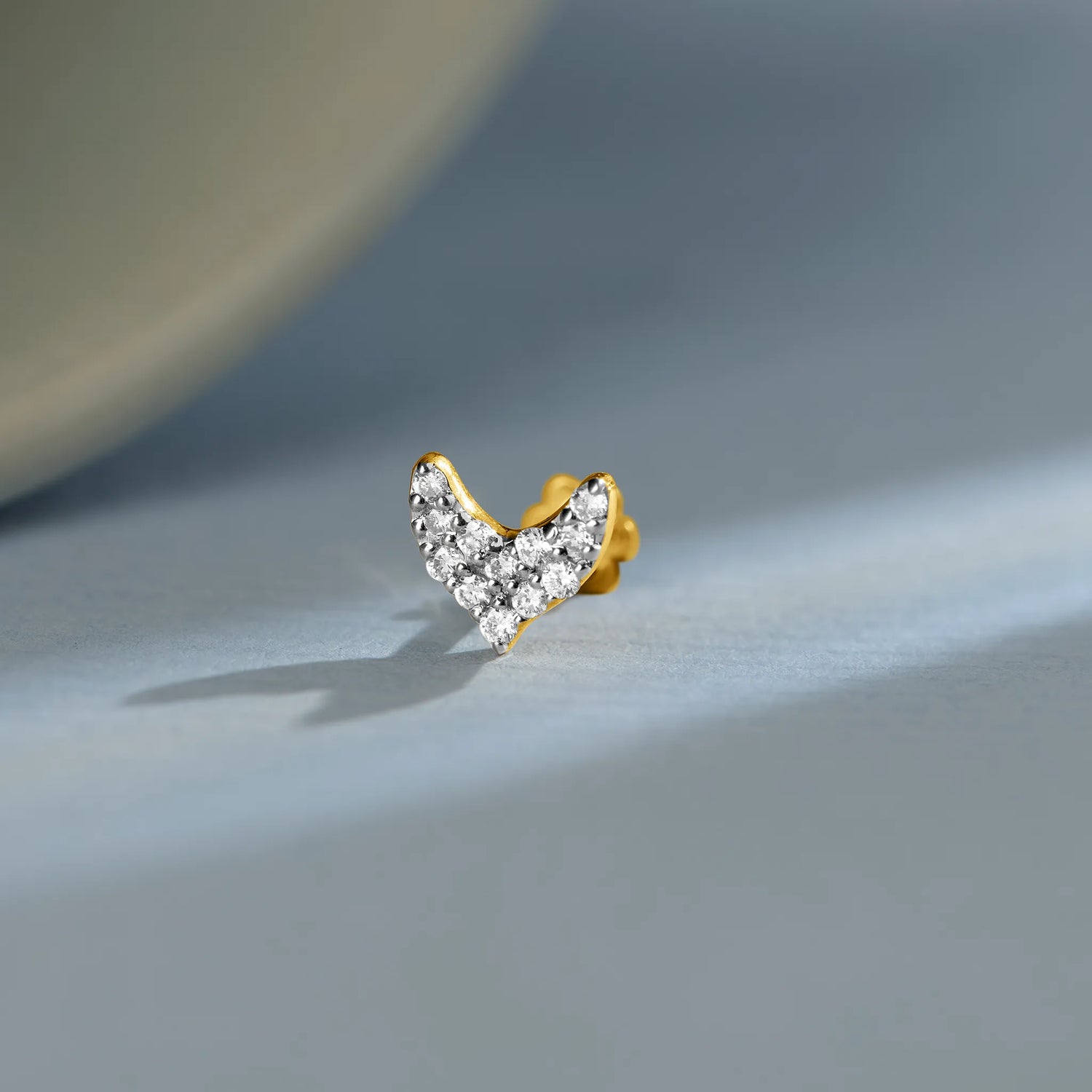 Mystery Heart Inspired With Small Multiple Diamond Nose Pin Gold