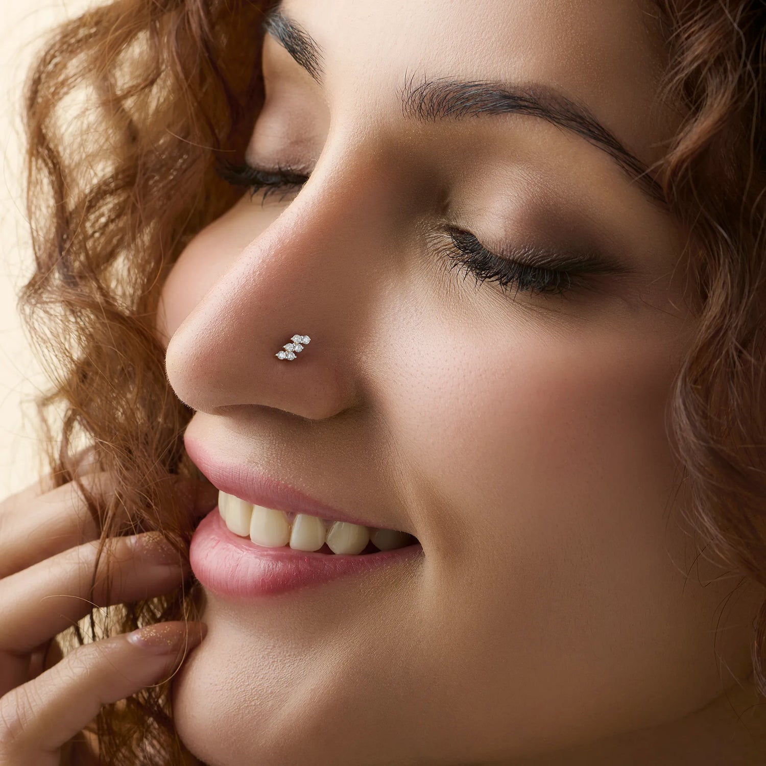 Linear Sparkle Six Set Diamond And Gold Nose Pin