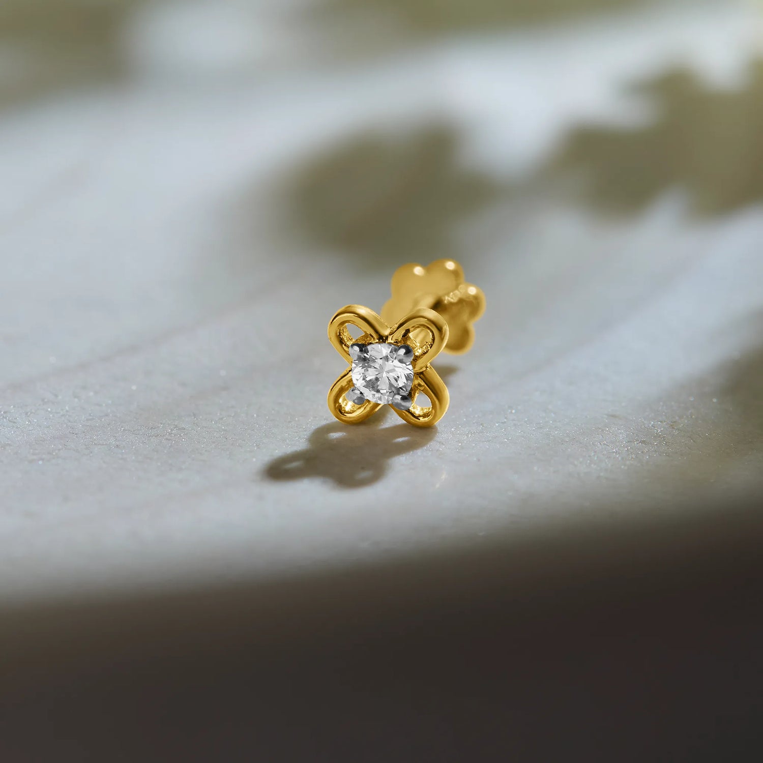 Luxe Clover Single Solitaire Four Leaf Diamond And Gold Nose Pin Online For Women