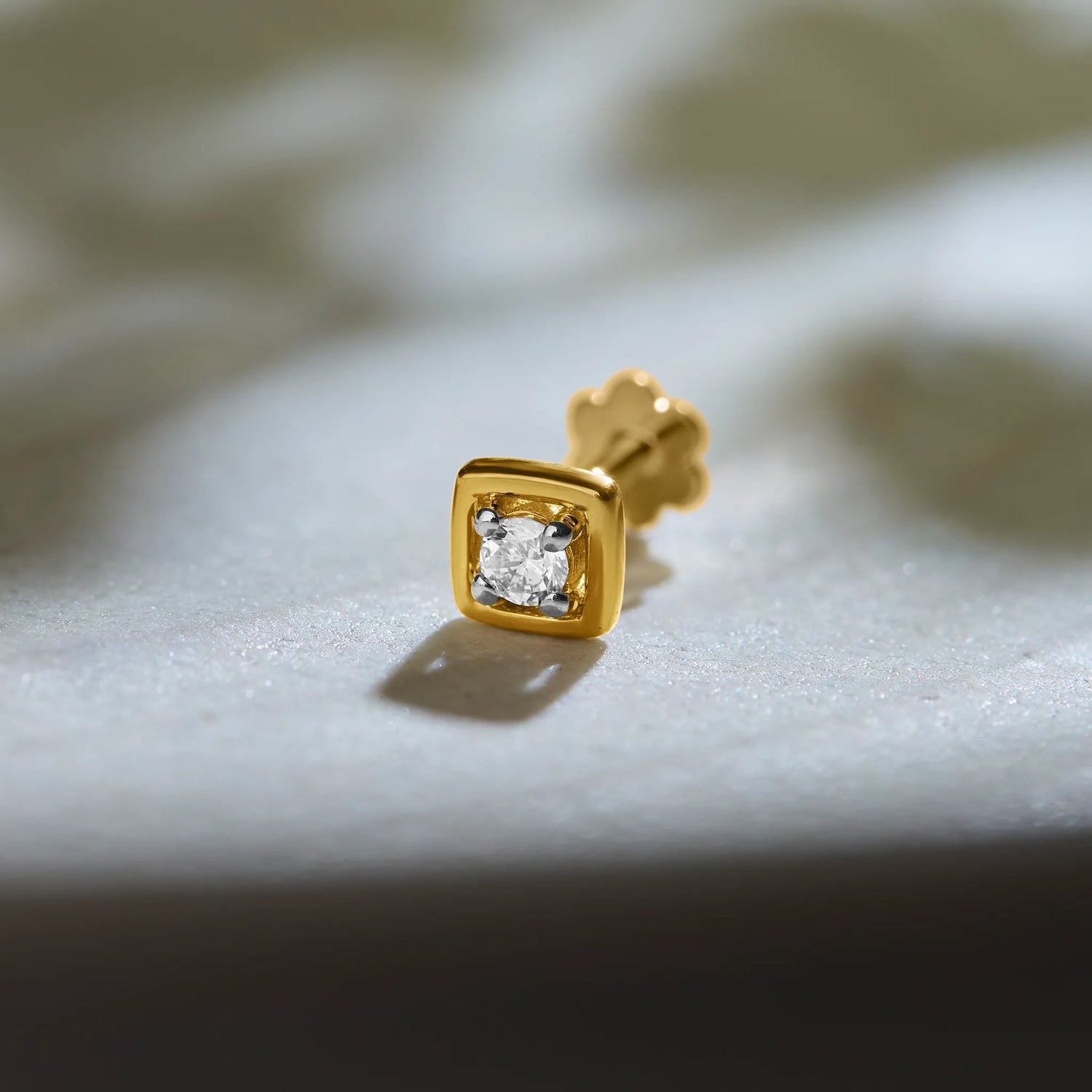 Sqaure Glow Single Solitiare Diamond Nose Pin Gold Online