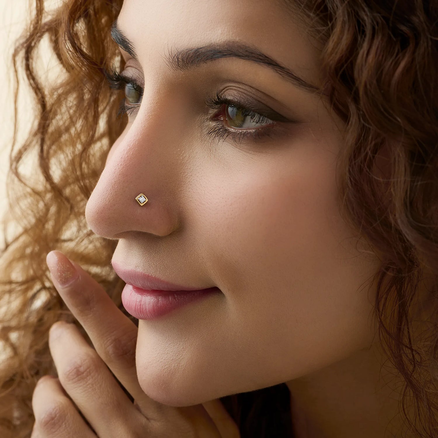 Sqaure Glow Single Solitiare Diamond Nose Pin Gold Online