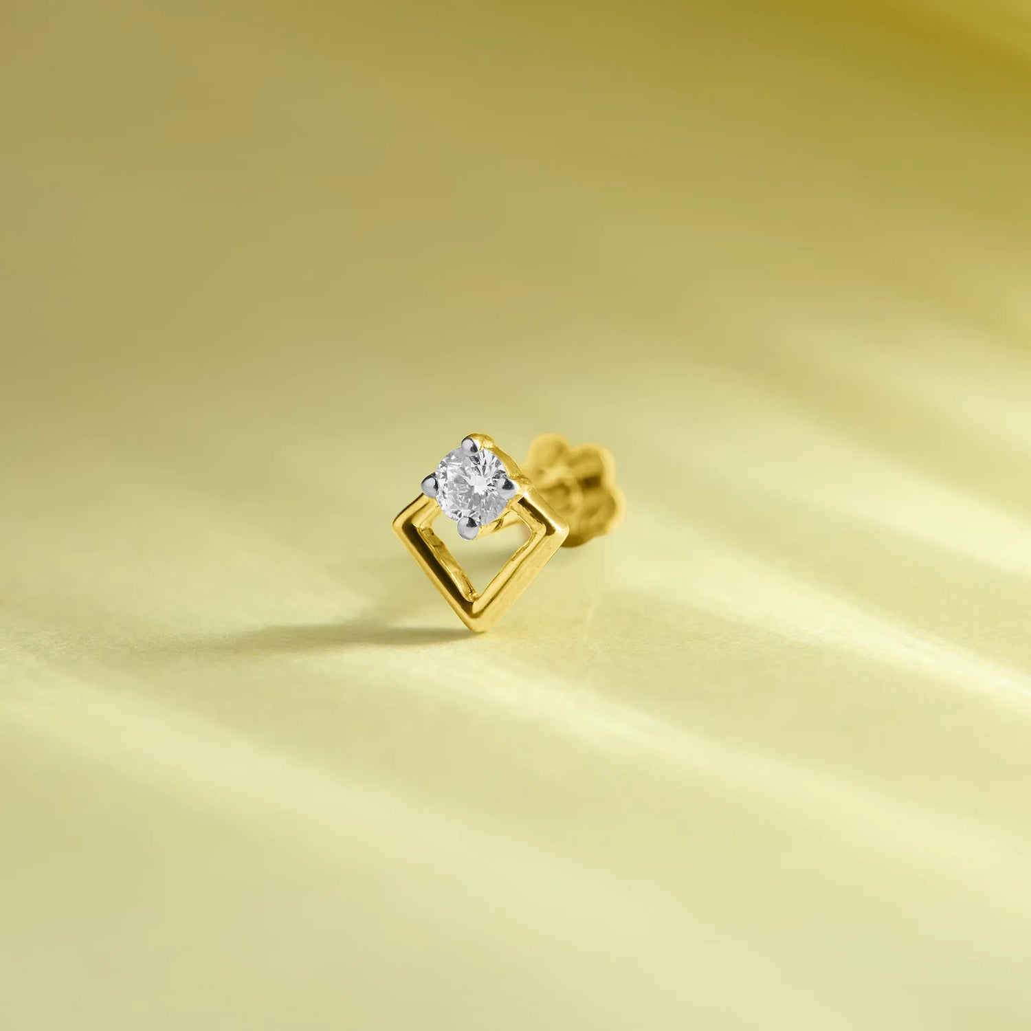 Diamond Square Single Solitaire Gold Diamond Nose Pin For Women
