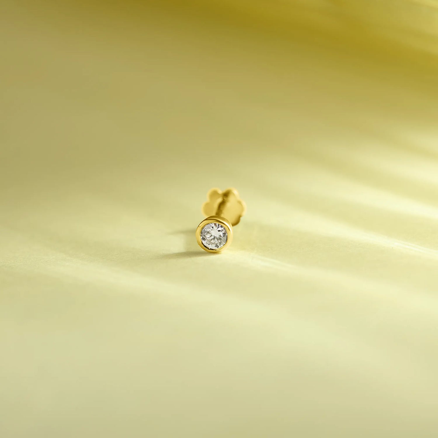 Modern Stud Single Solitaire Diamond And Gold Nose Pin For Women