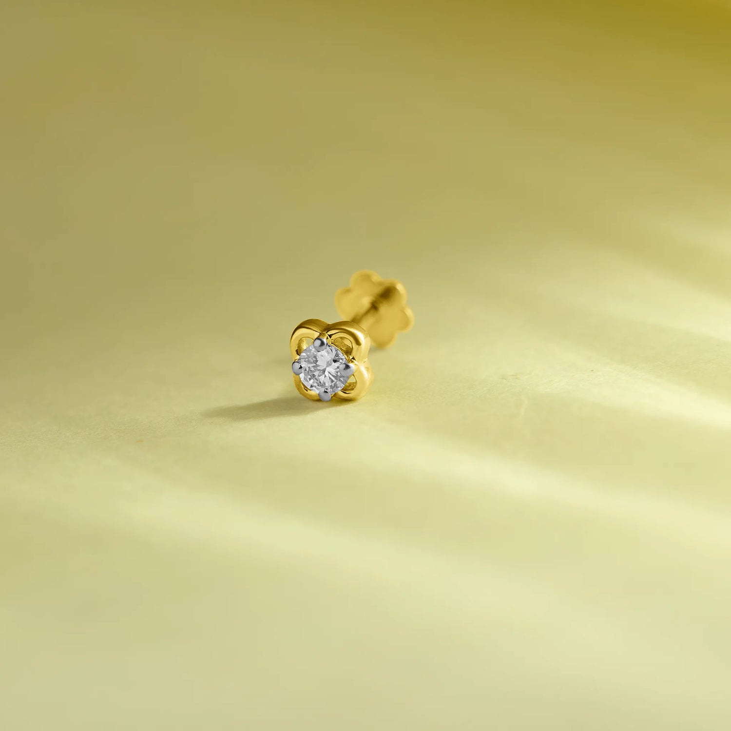 Floral Solitaire Flower Inspired Gold Diamond Nose Pin For Women