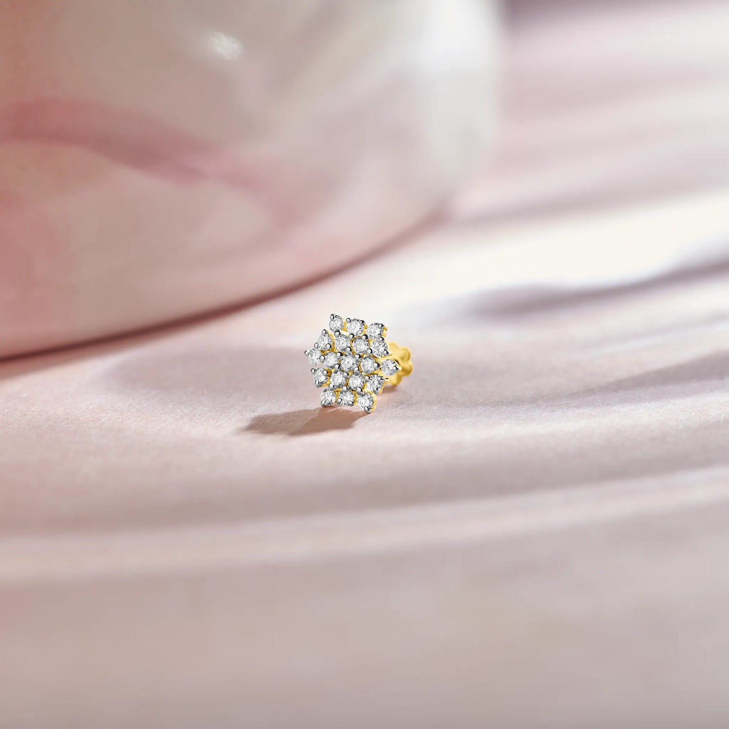 Cluster Burst Cloud Inspired Gold Diamond Nose Pin