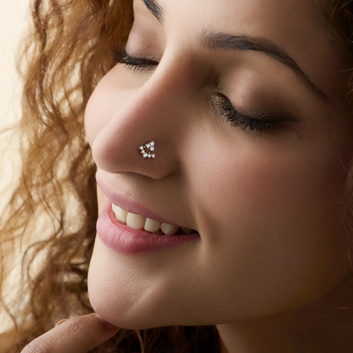 Deco Bloom Royal Majesty Nose Pin Gold With Diamond