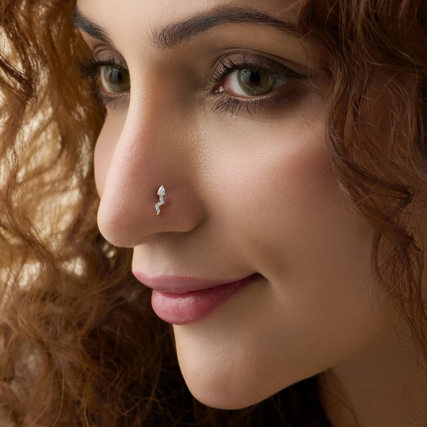 River Sway Gold Nose Pin With Diamond