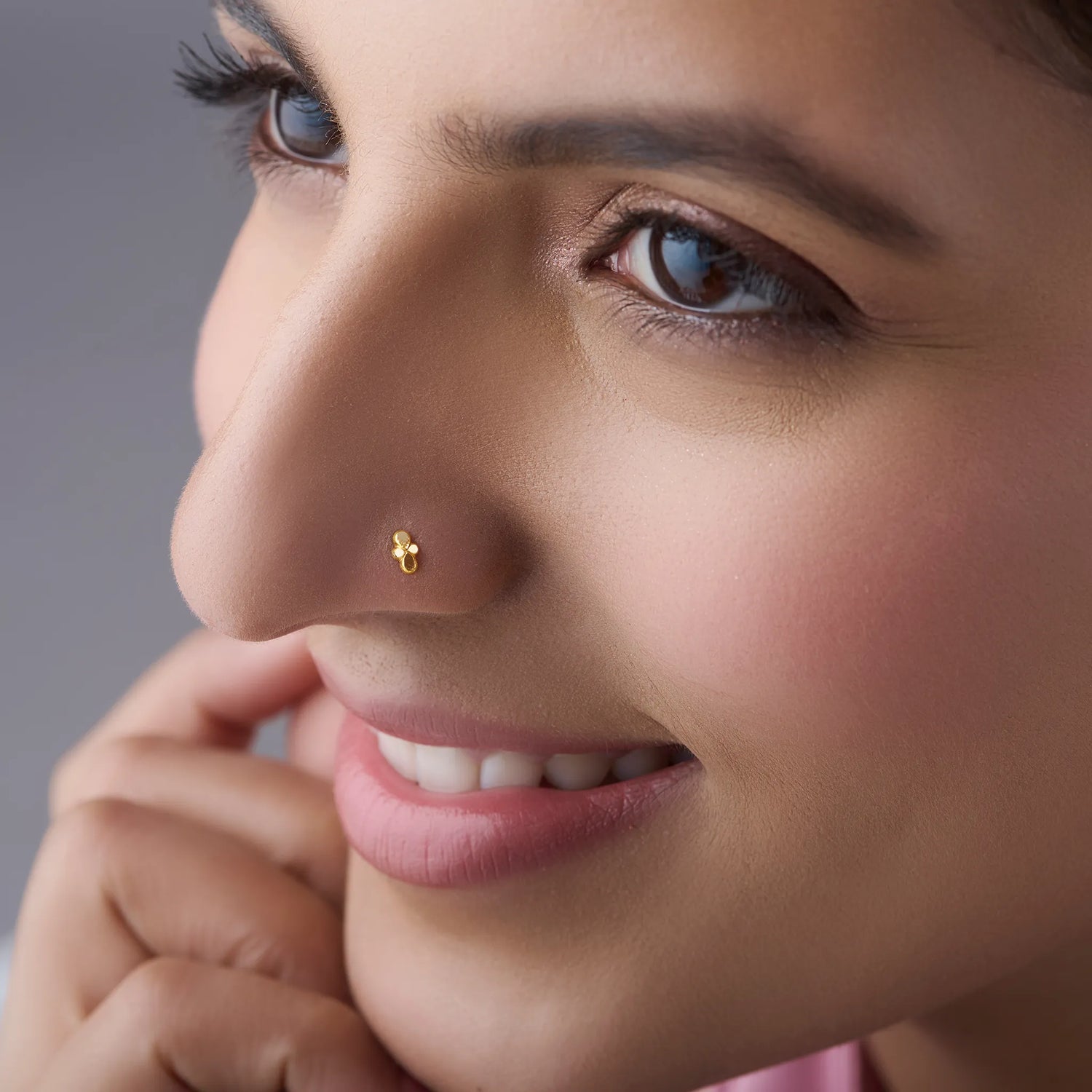 Twin Knot 18K Infinity Shaped Indian Gold Nose Pin Design