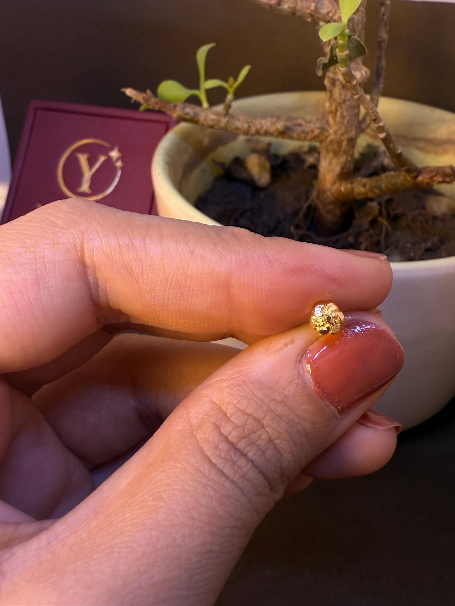 Gold Cluster Gold Nose Pin – Simple 18K Nose Pin Gold Design for Women