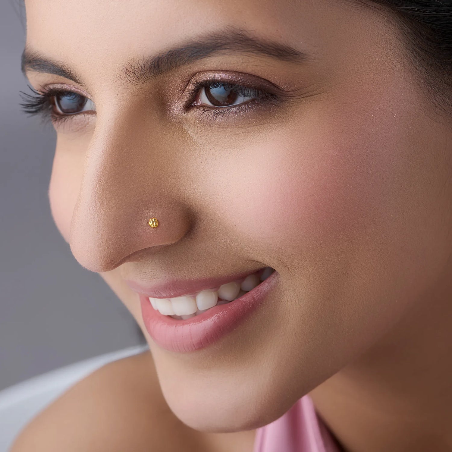 Cluster Charm 18K Small Gold Nose Pin Design For Female