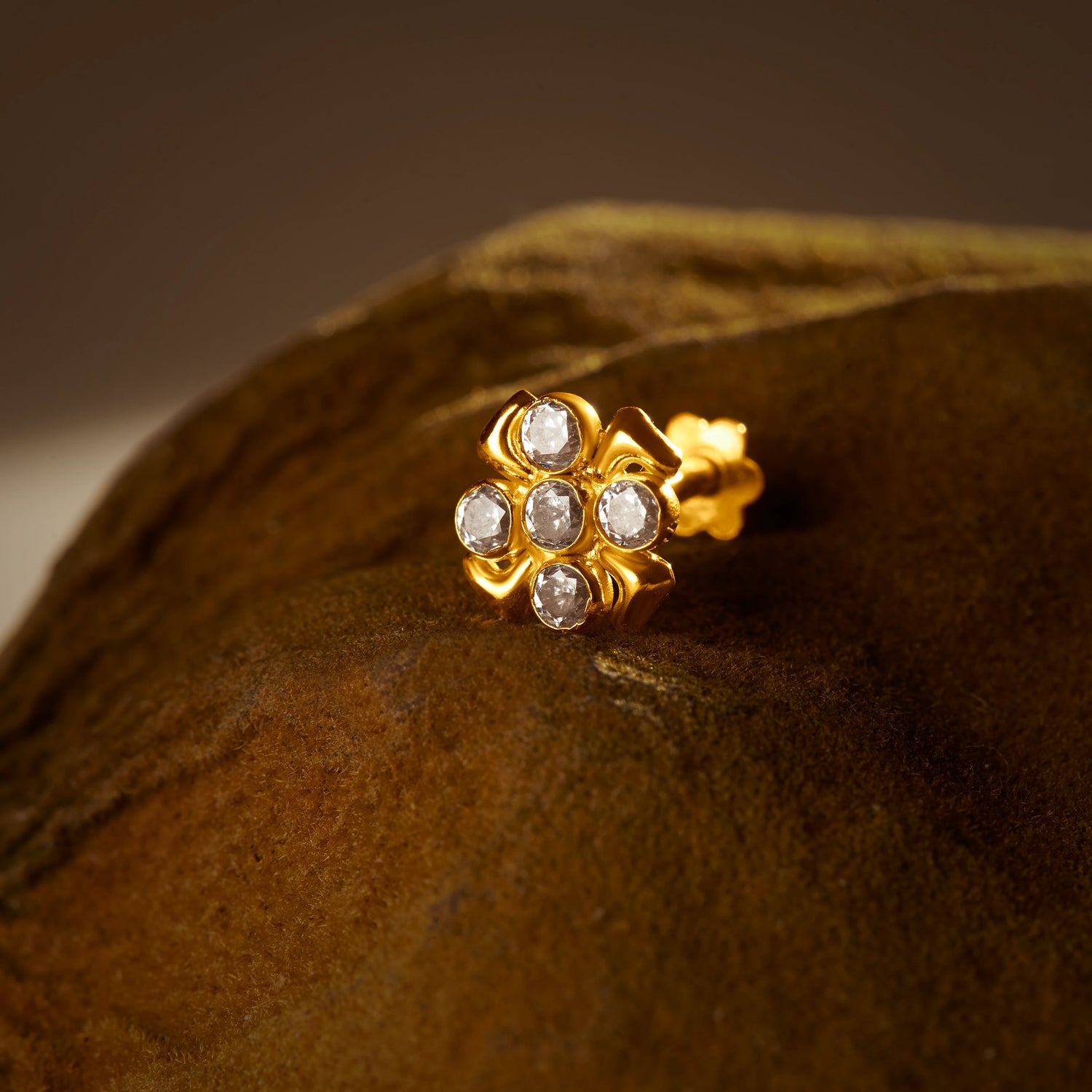 Ruby Satiya 18K Crimson Stone Gold Nose Pin Online For Women