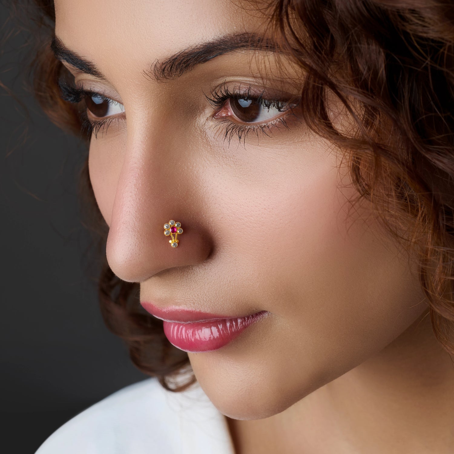 Sapphire Bouquet 18K Stone Gold Nose Pin Design For Women