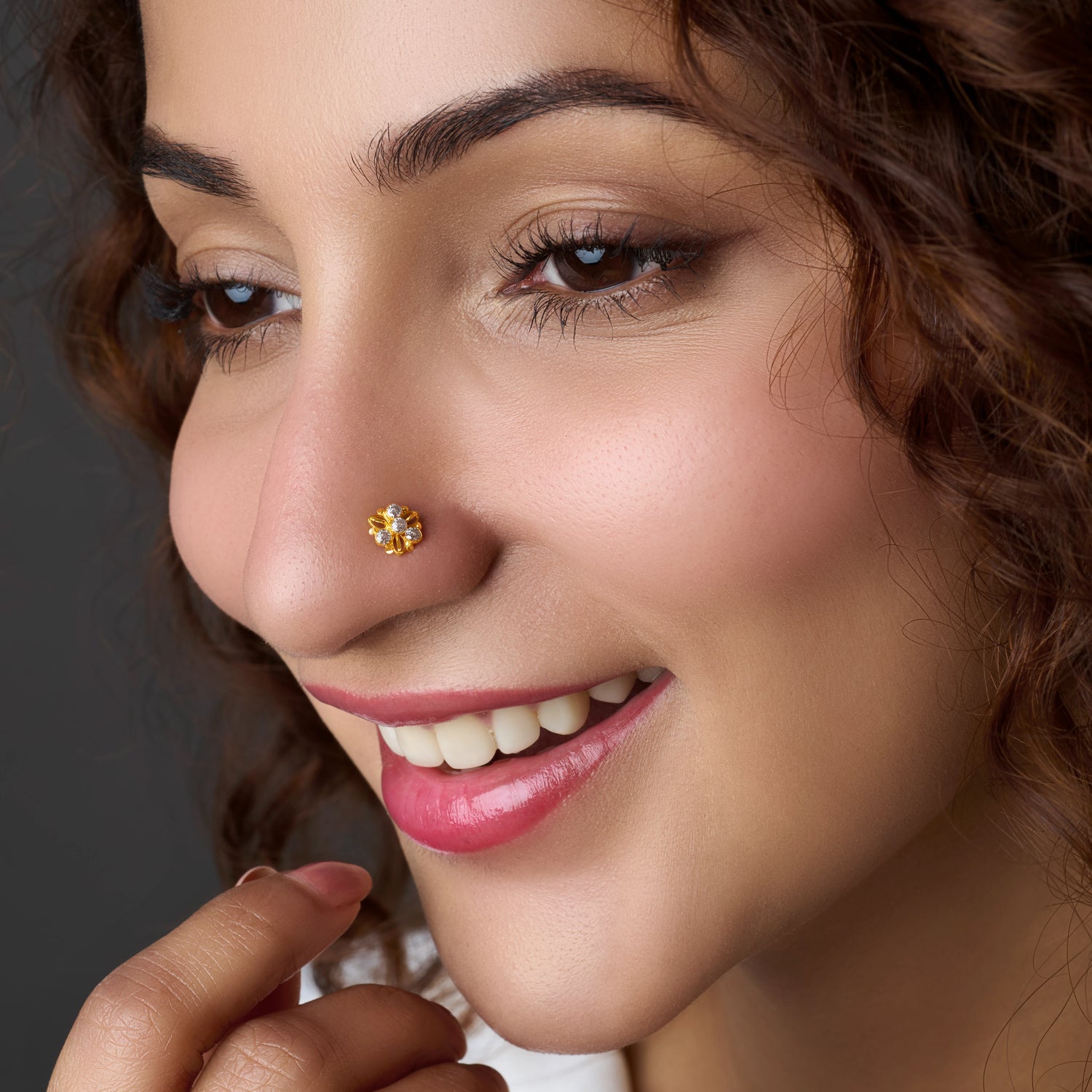 Sapphire Trio 18K Stone Gold Nose Pin Online For Women