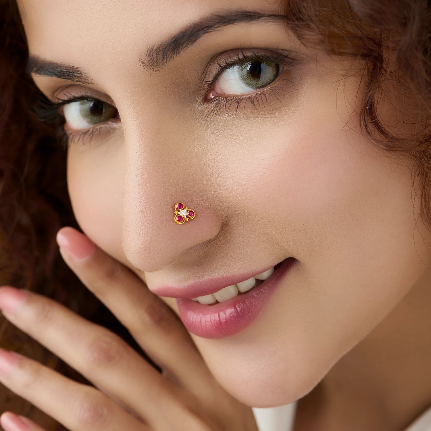 Ruby Tribe 18K Triangle Design Of Stone Gold Nose Pin