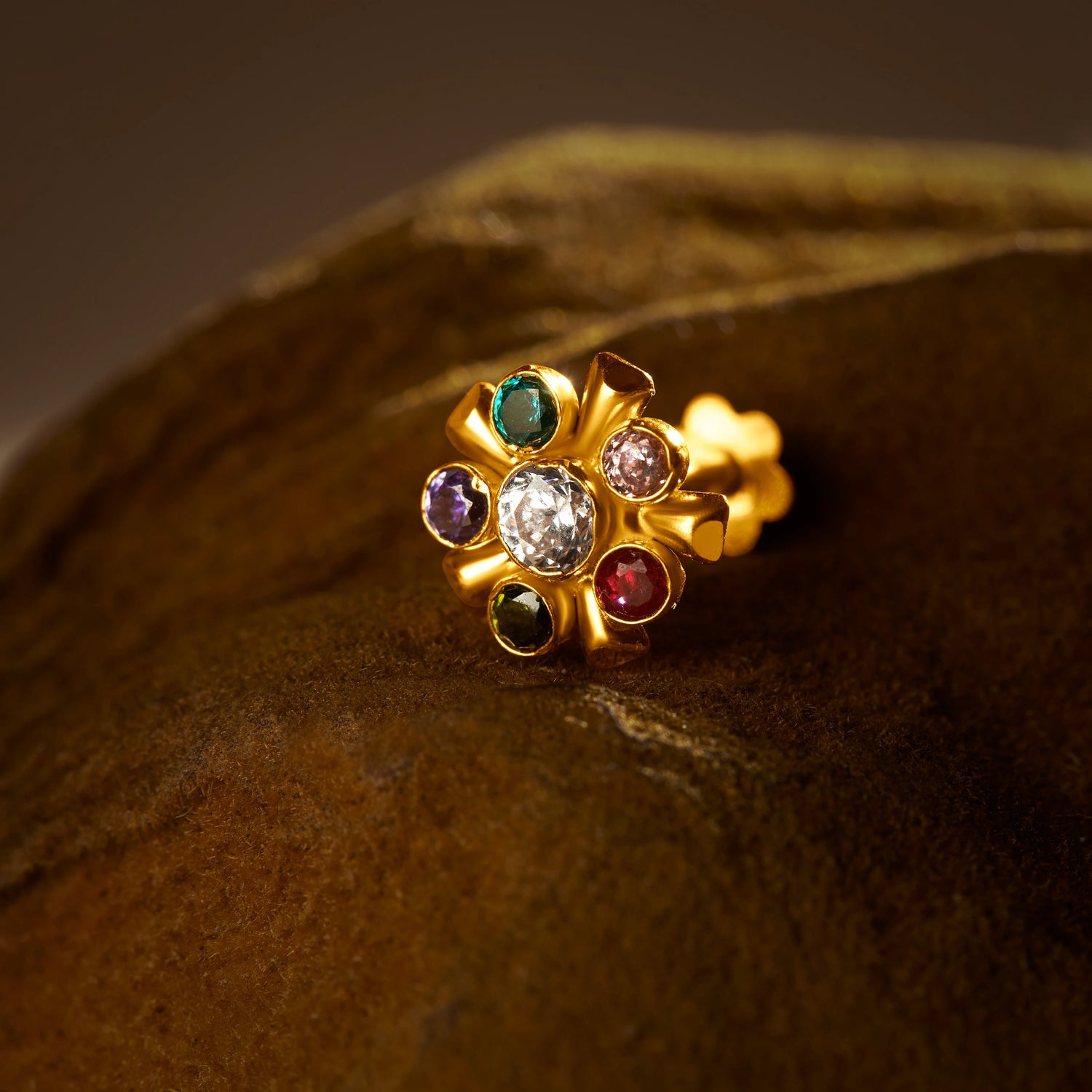 Diamond Radiance 18K Diamond Inspired Star Looking Stone Gold Nose Pin Design