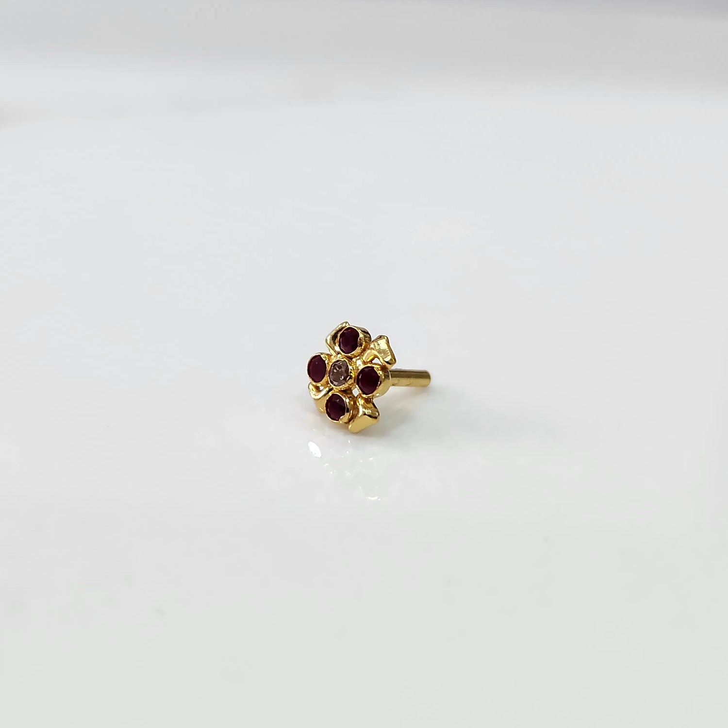 Ruby Satiya 18K Crimson Stone Gold Nose Pin Online For Women