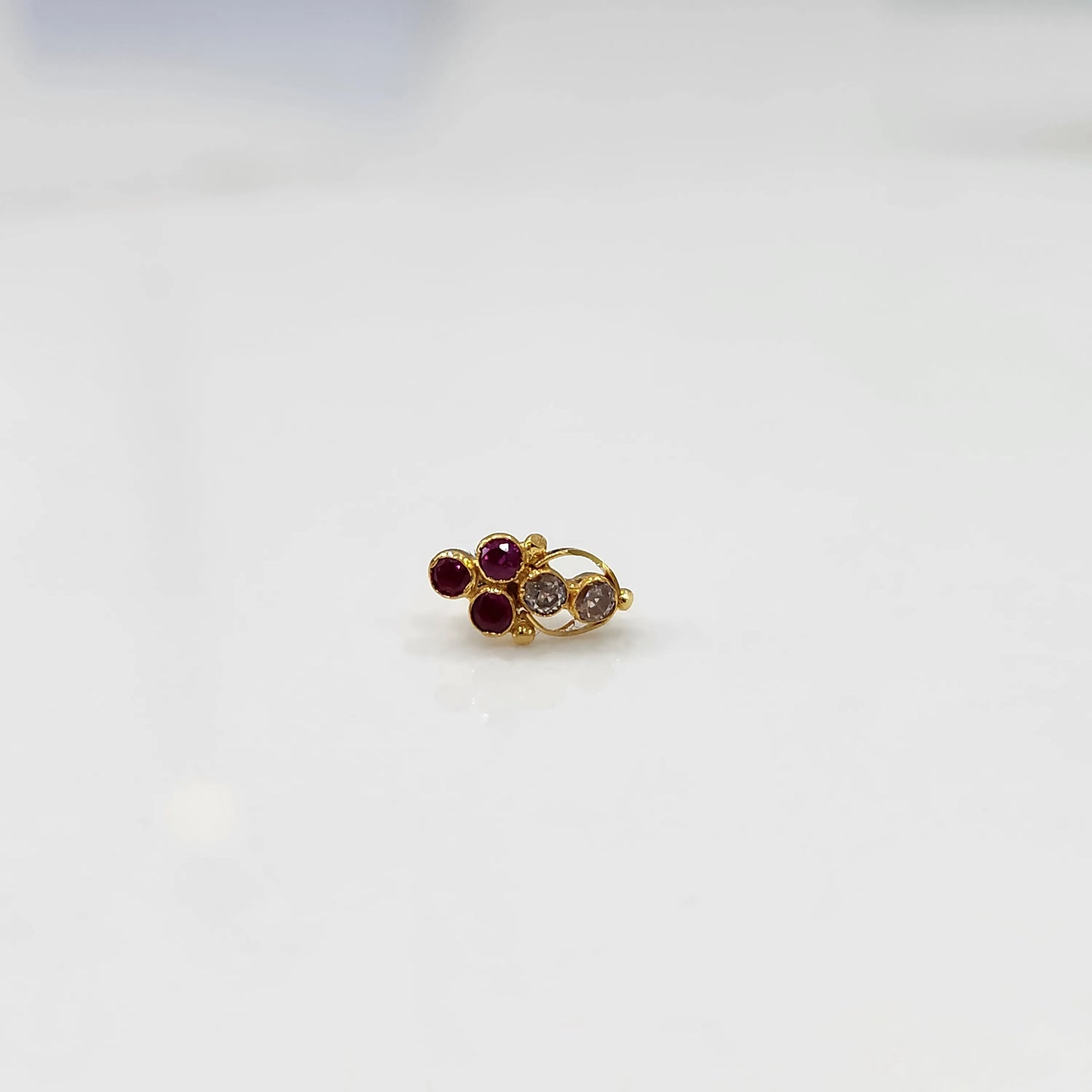 Sapphire Orbit 18K Leaf-Inspired Multi Colour Gold Nose Pin In Stone