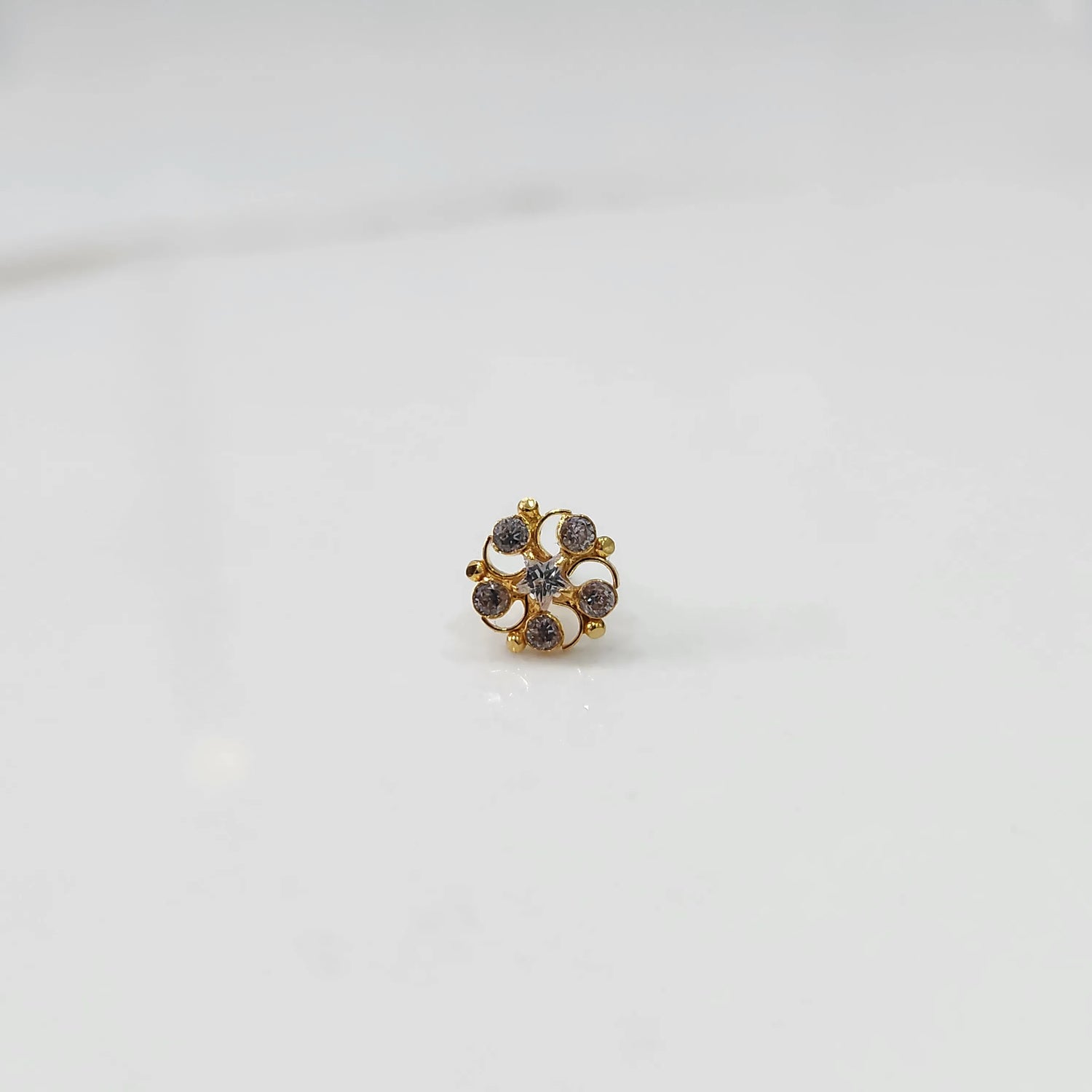 Twinkle Flower 18K Swirl Patterned Flower Stone Gold Nose Pin Design For Women