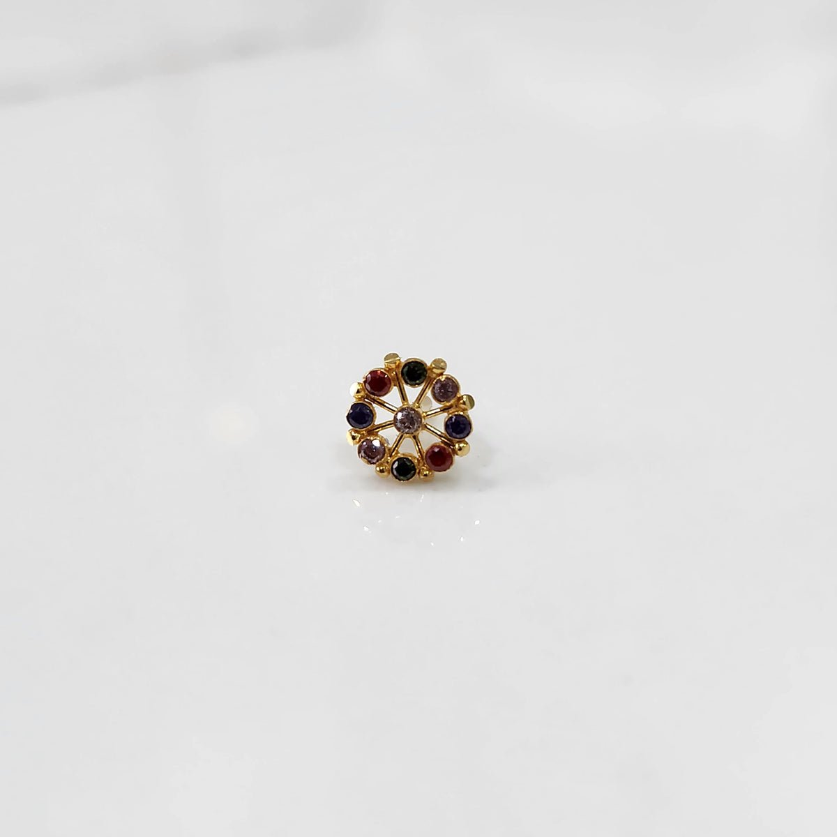 Gold pin nose with small floral diamond design