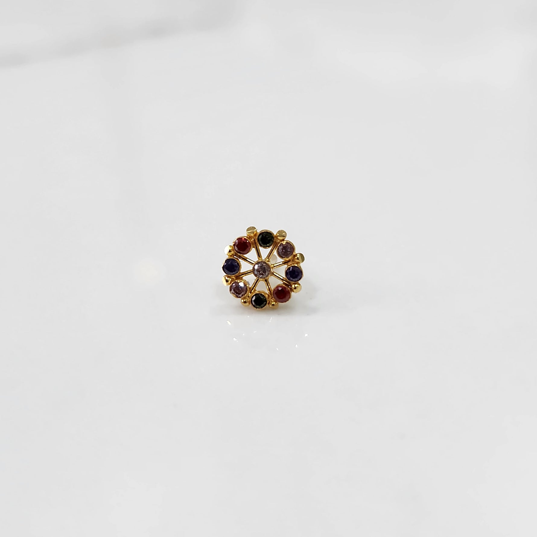Gold pin nose with small floral diamond design
