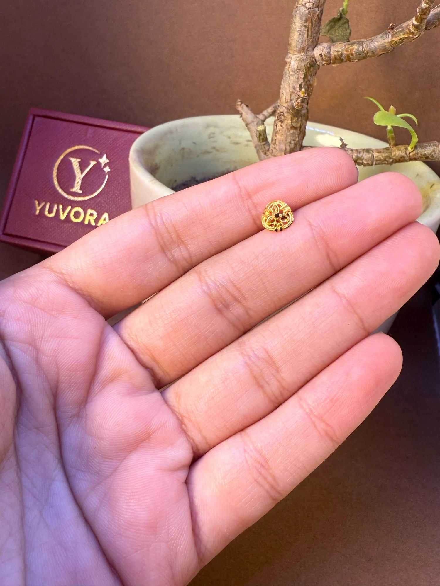 Royal Canopy Gold Nose Pin – Simple 18K Nose Pin Gold Design for Women