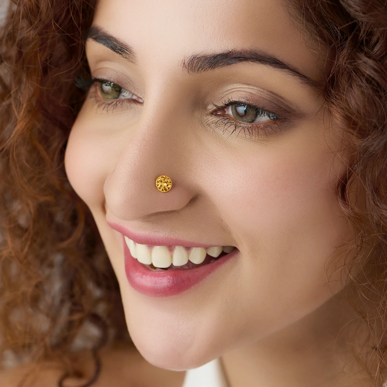 Opulent Weave 18K Filigree Gold Nose Pin Design For Women