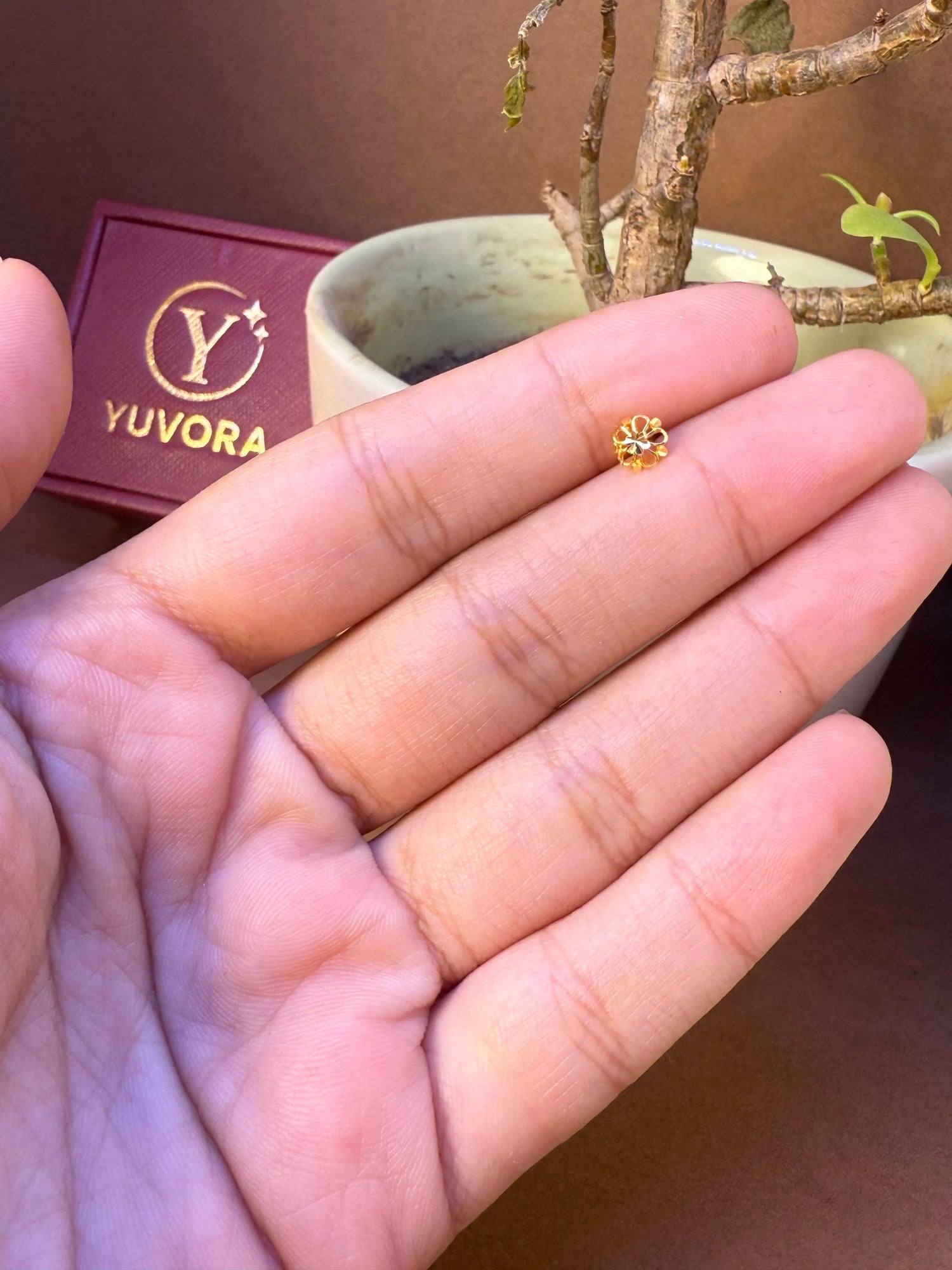 Regal Aura Gold Nose Pin – Simple 18K Nose Pin Gold Design for Women