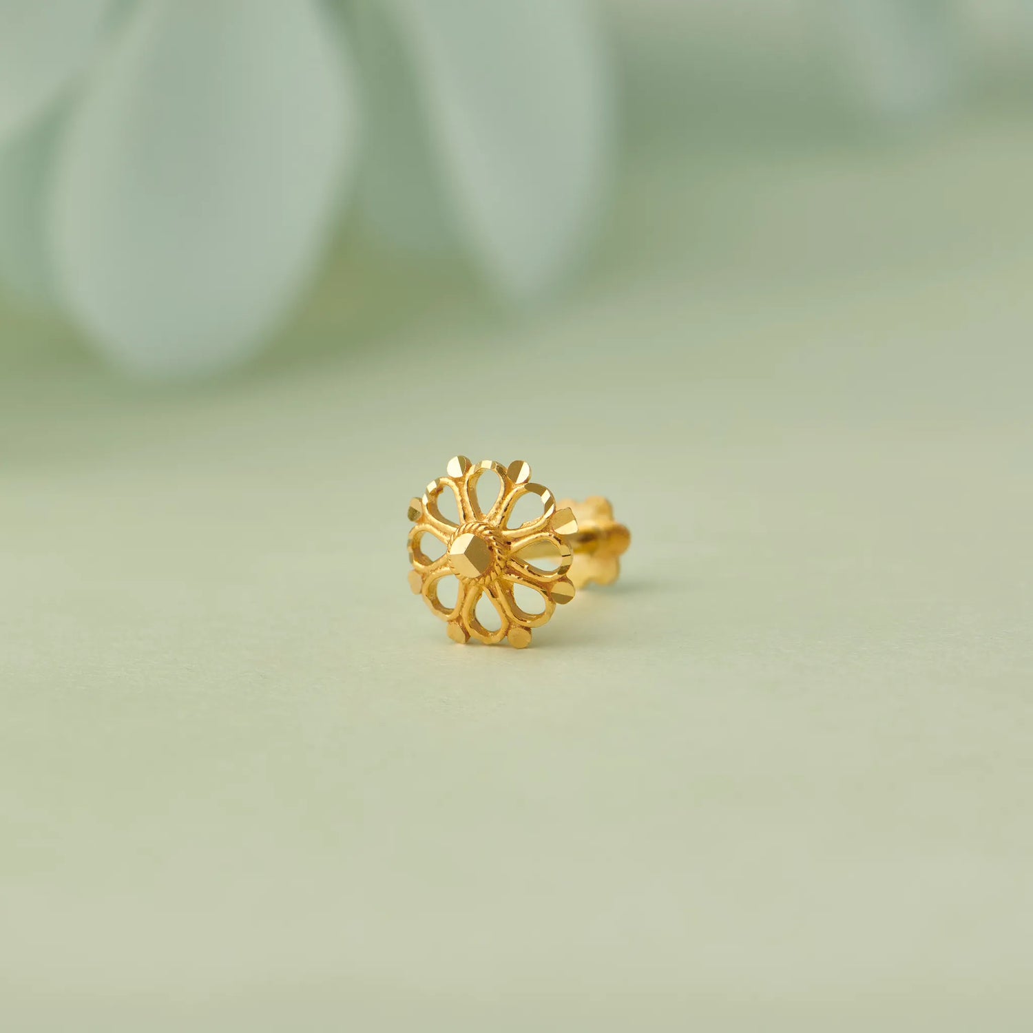 Loop Diadem Gold Nose Pin – Simple 18K Nose Pin Gold Design for Women