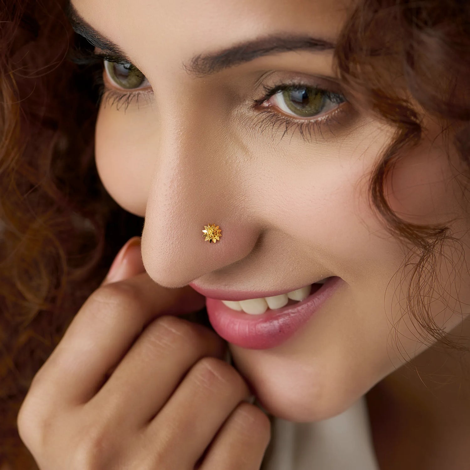 Solstice Radiance Sunflower-Inspired 18K Small Nose Pin Gold Design