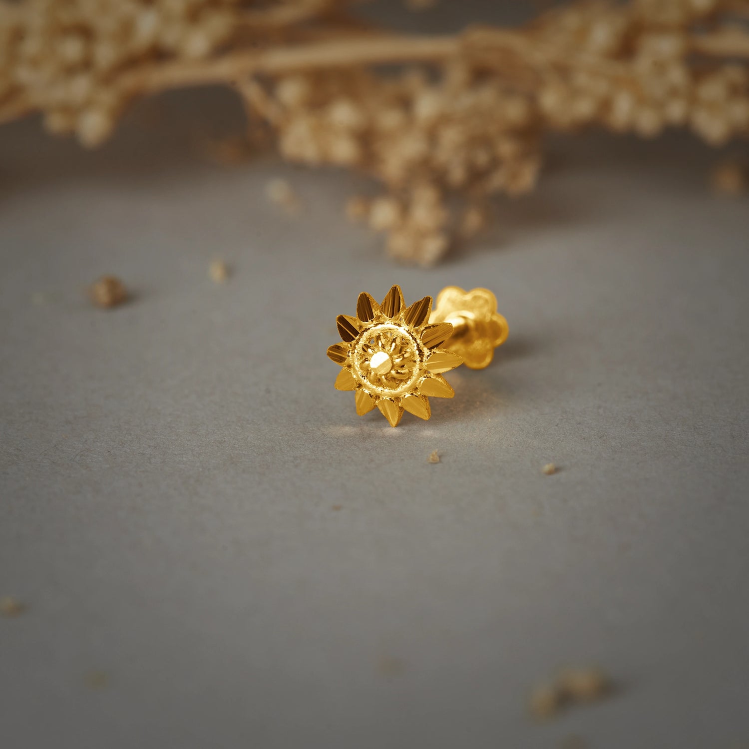Solstice Radiance Sunflower-Inspired 18K Small Nose Pin Gold Design