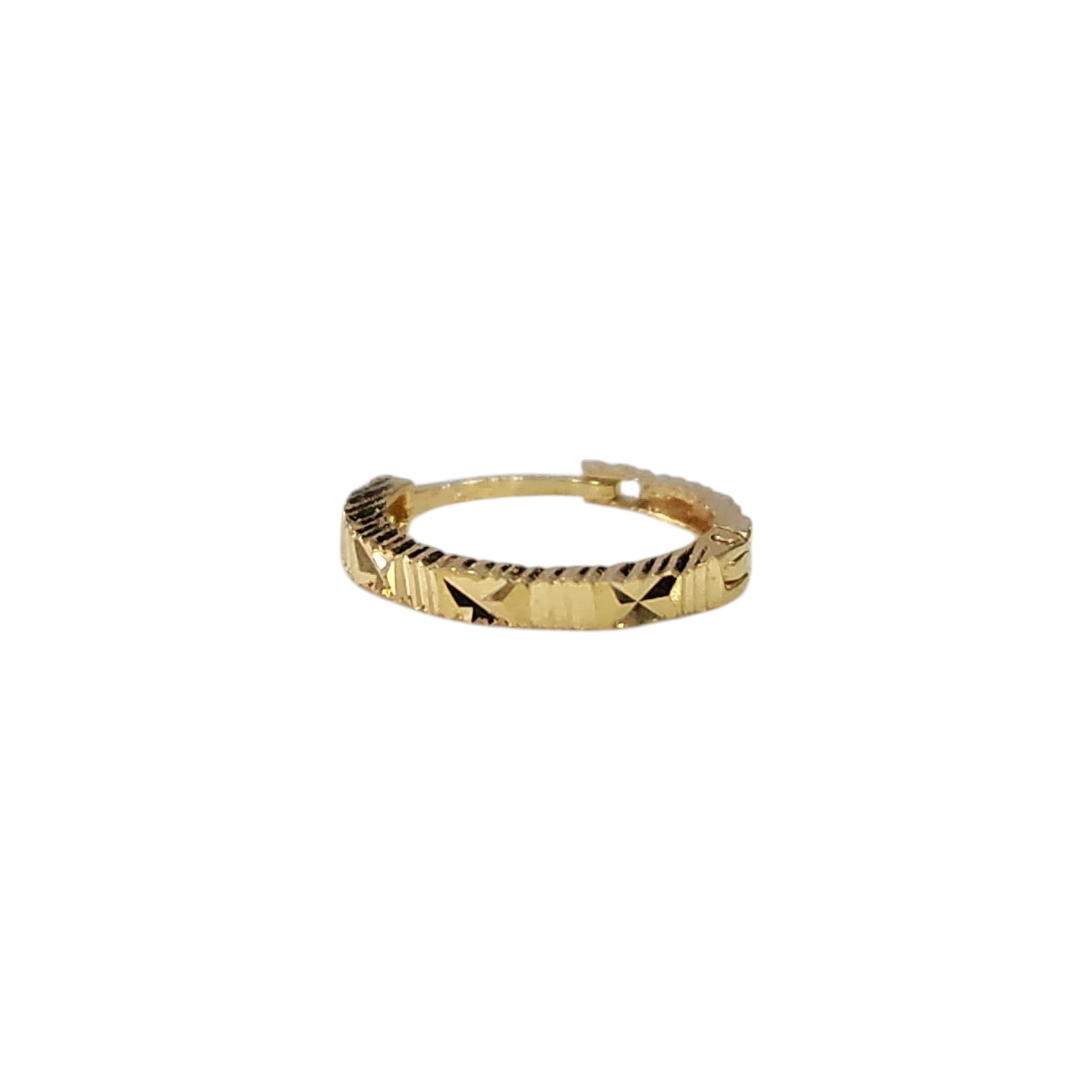 Luxora Fusion gold nose pin in 18K gold with geometric textured design, luxury jewelry for diamond-shaped face
