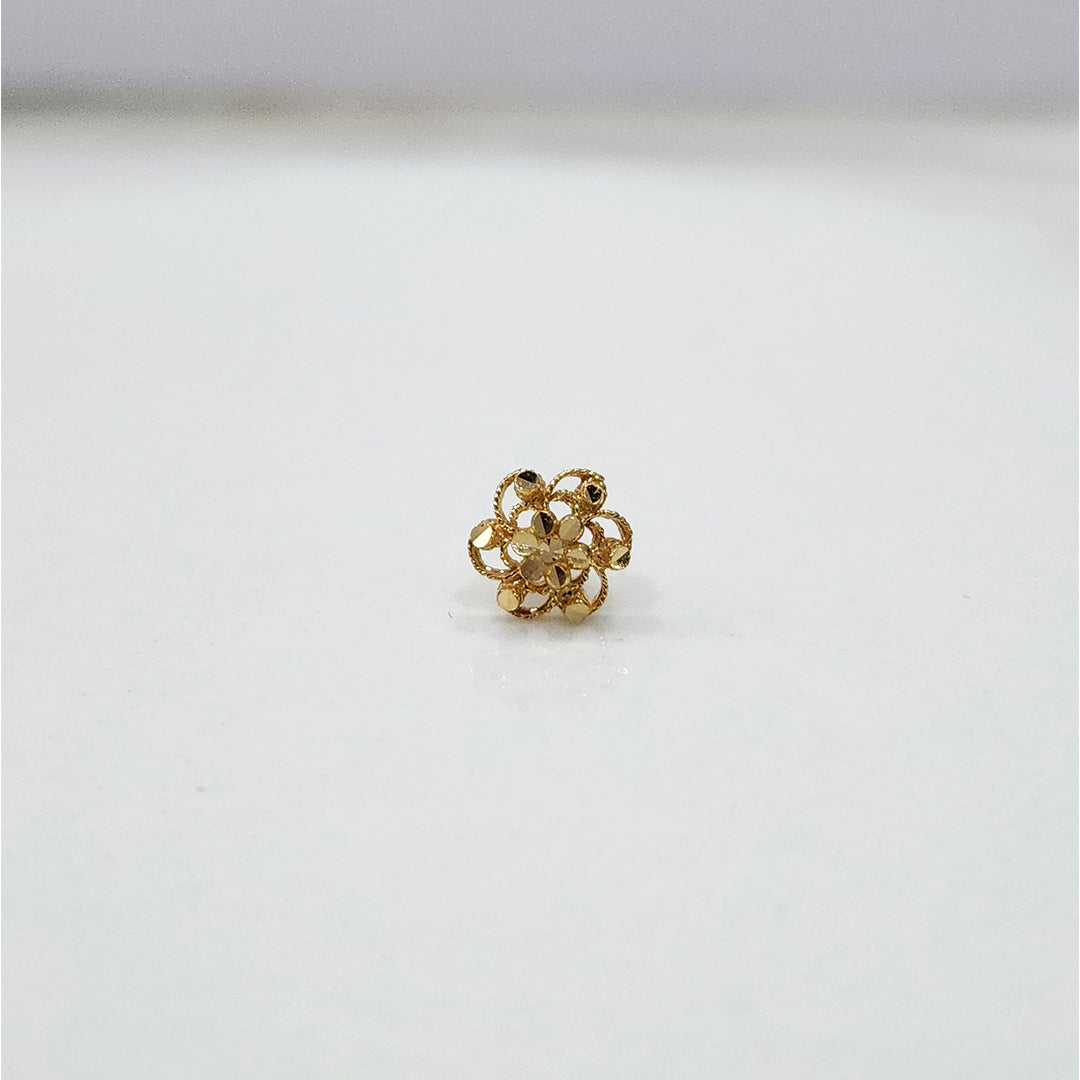 Radiant Filigree gold nose pin 18K close-up view with detailed floral filigree design on plain background