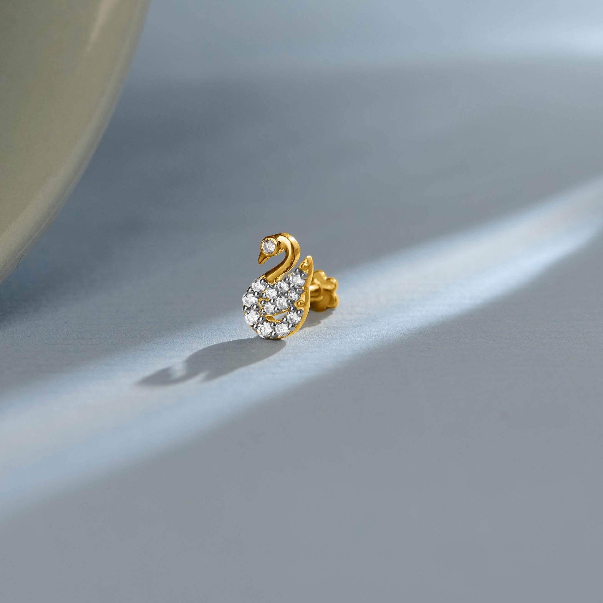 Swan Glow Diamond Nose Pin