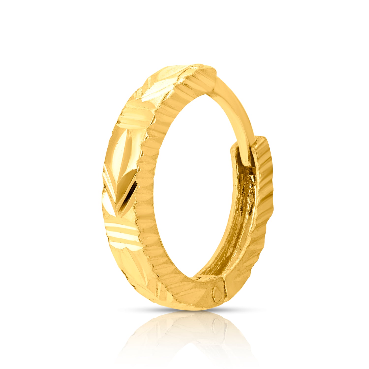 Viva Mosaic gold nose pin with engraved geometric patterns in a detailed side view